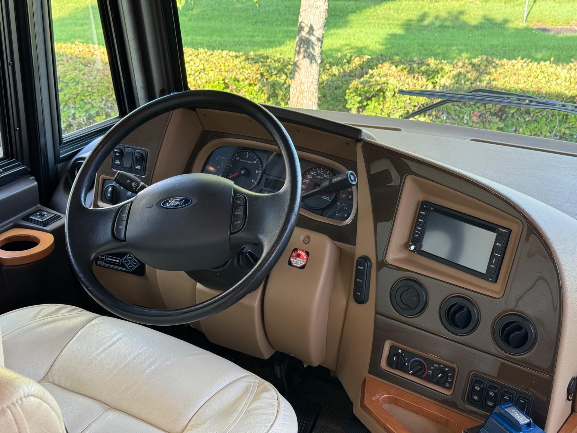 2015 Winnebago 2015 Winnebago Adventurer - thumbnail 5