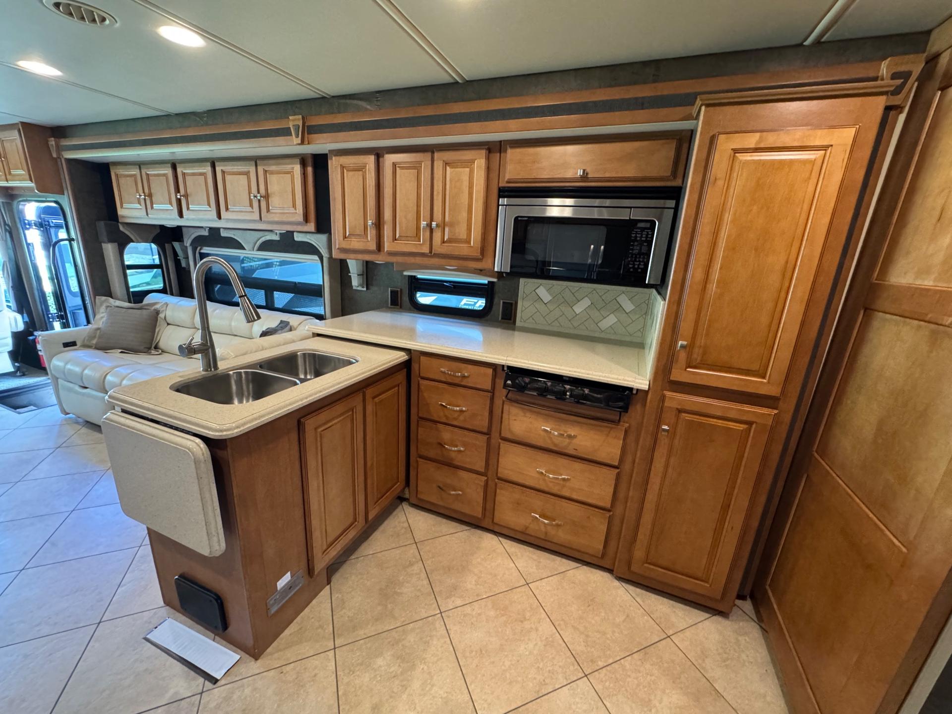 2015 Winnebago 2015 Winnebago Adventurer - thumbnail 8