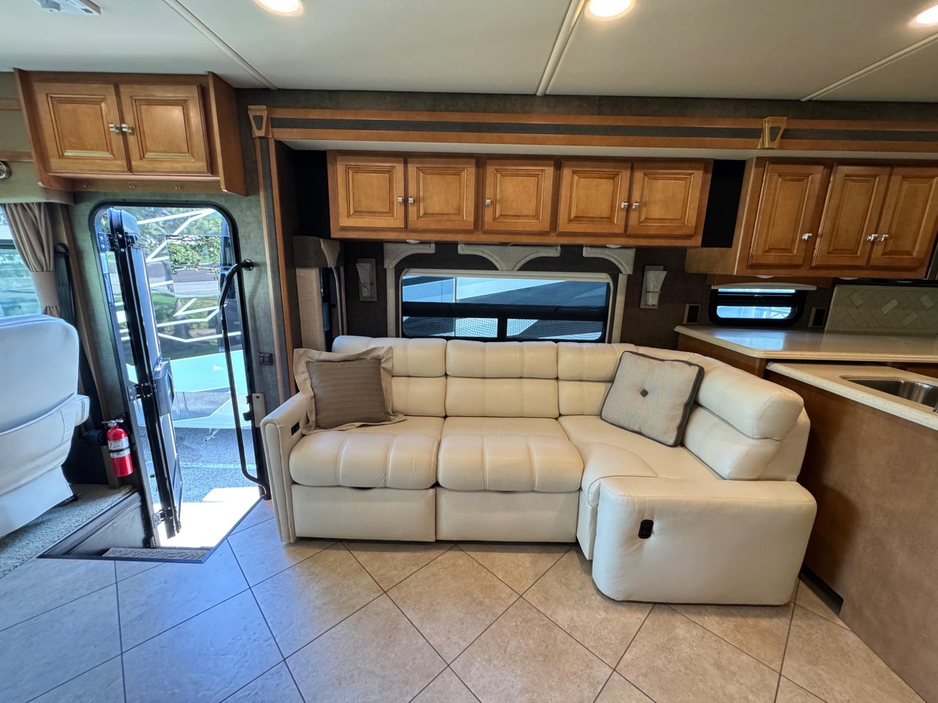 2015 Winnebago 2015 Winnebago Adventurer - thumbnail 11