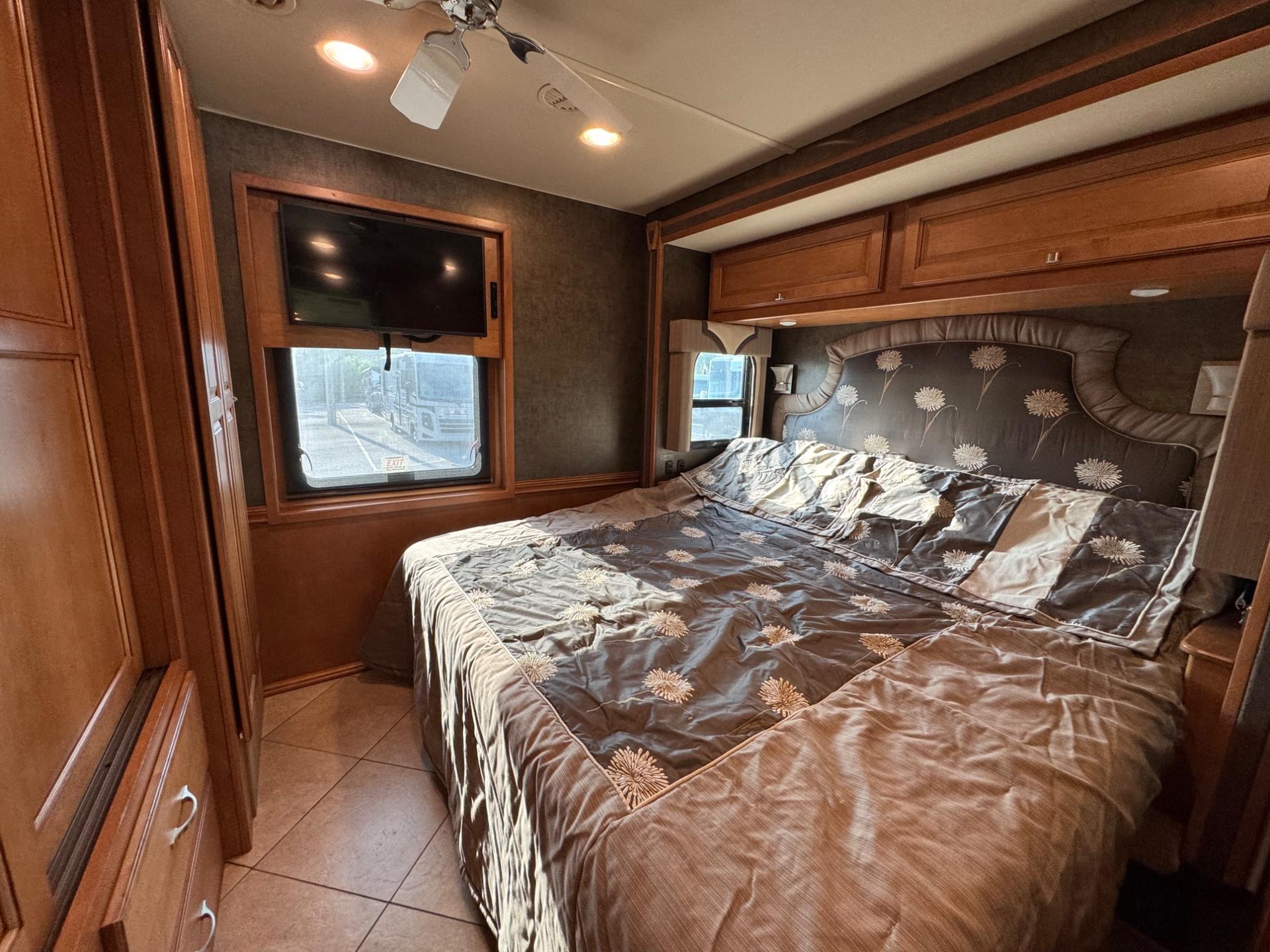 2015 Winnebago 2015 Winnebago Adventurer - thumbnail 16