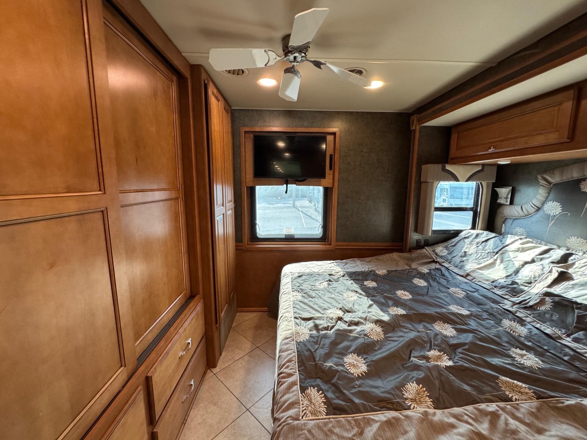 2015 Winnebago 2015 Winnebago Adventurer - thumbnail 17