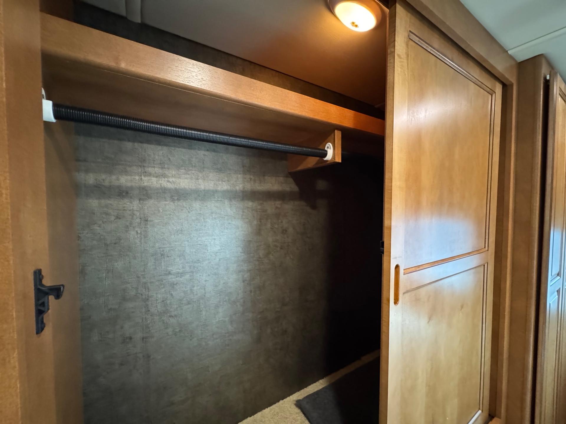 2015 Winnebago 2015 Winnebago Adventurer - thumbnail 20