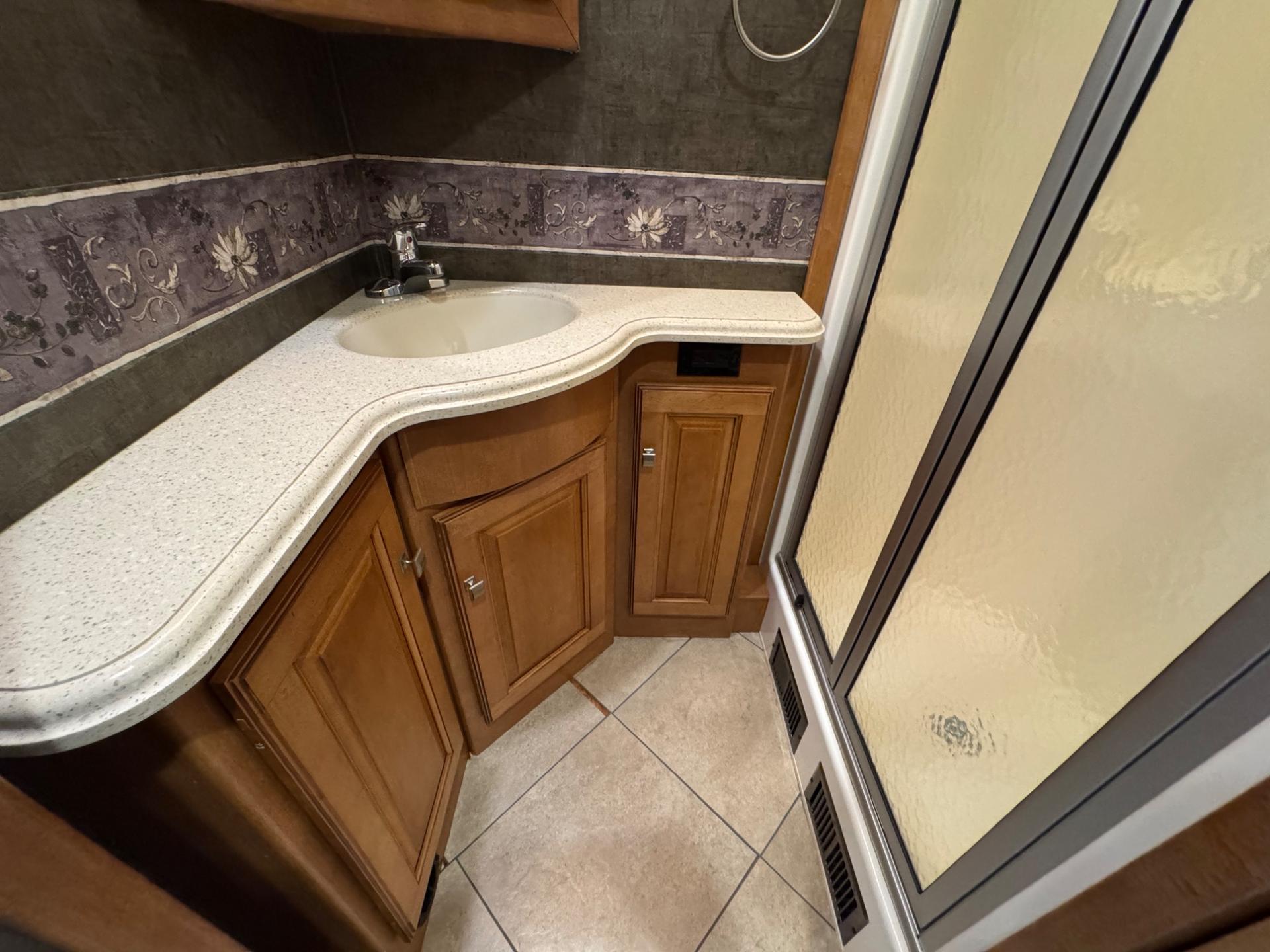 2015 Winnebago 2015 Winnebago Adventurer - thumbnail 21