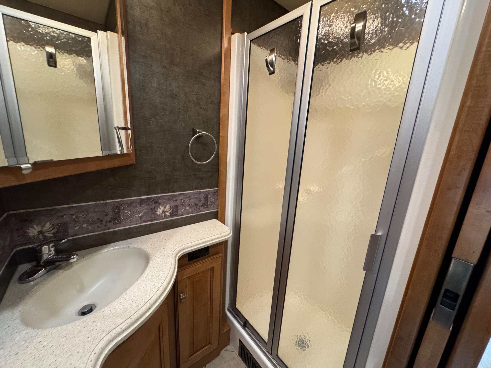 2015 Winnebago 2015 Winnebago Adventurer - thumbnail 22