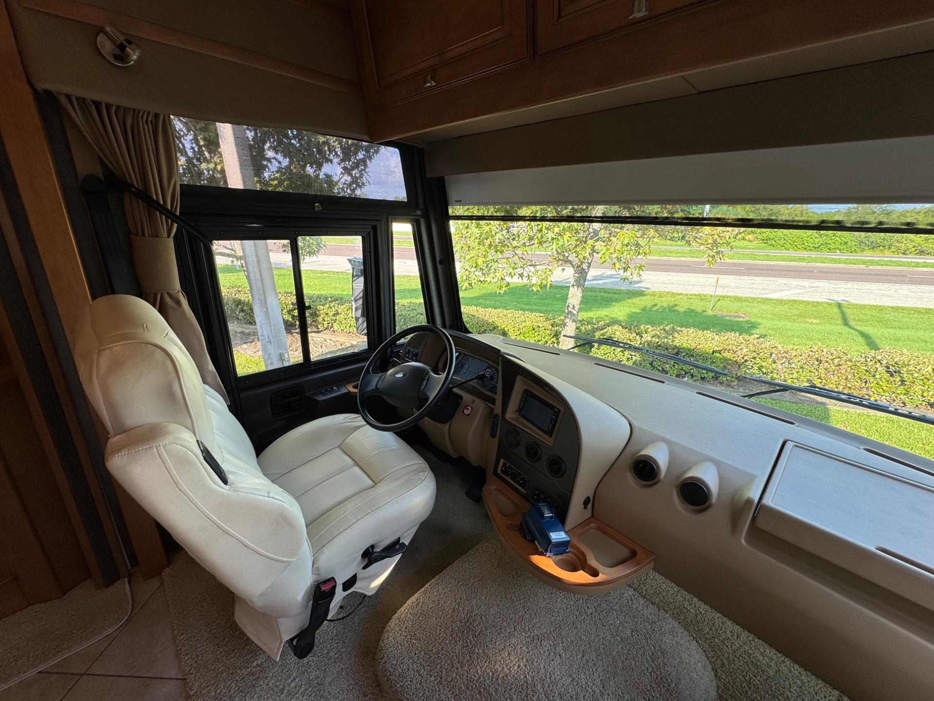 2015 Winnebago 2015 Winnebago Adventurer - thumbnail 25