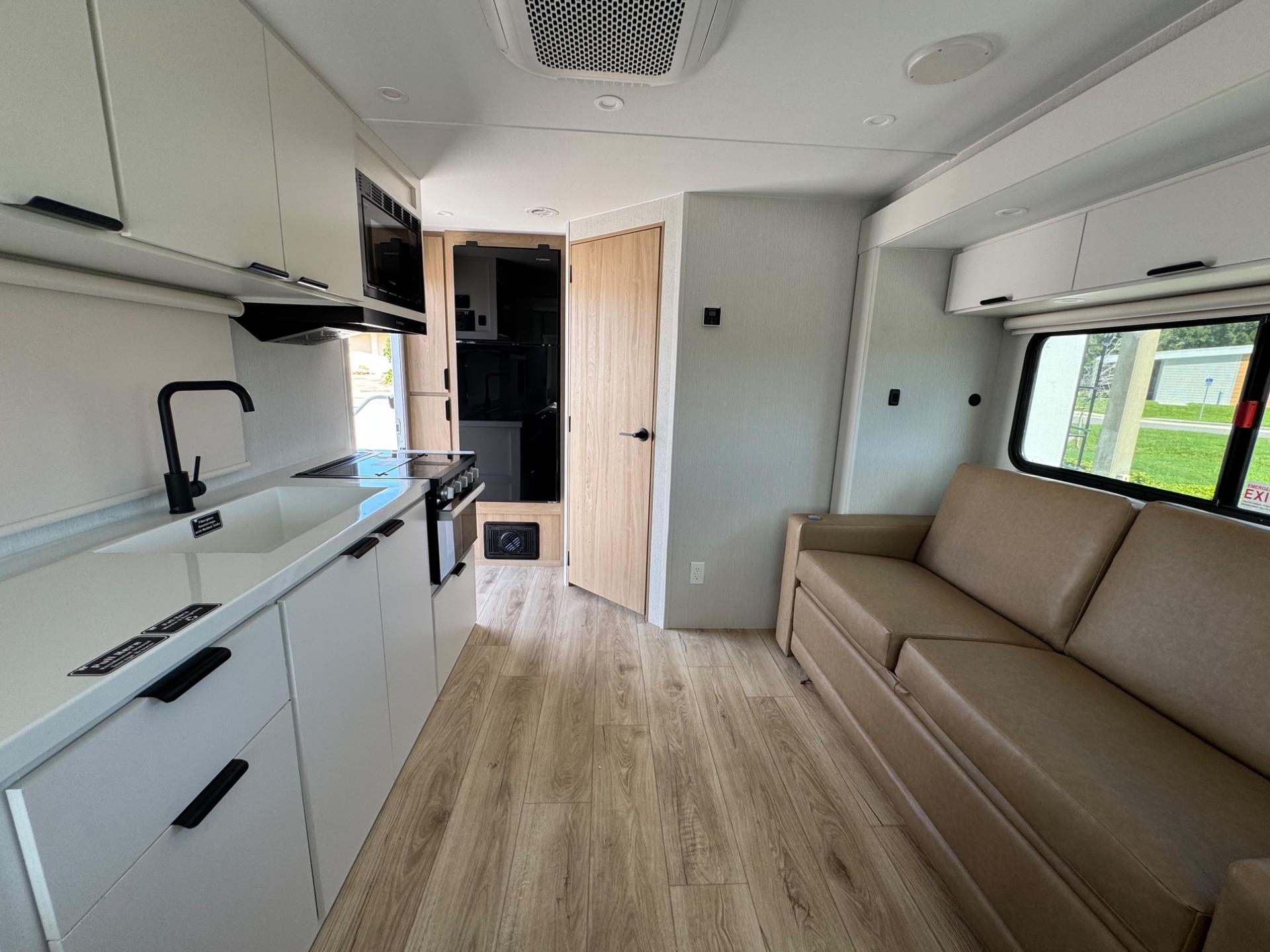 2027 Winnebago 2027 Winnebago Thrive - thumbnail 6