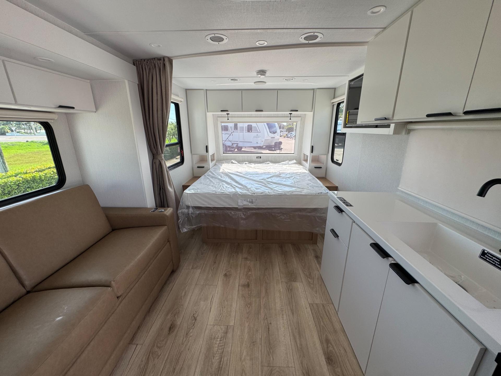 2027 Winnebago 2027 Winnebago Thrive - thumbnail 7