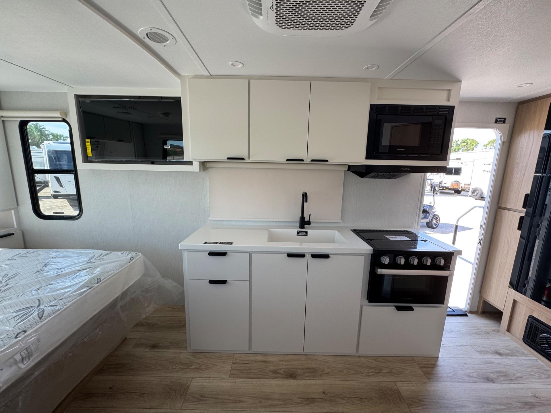 2027 Winnebago 2027 Winnebago Thrive - thumbnail 8