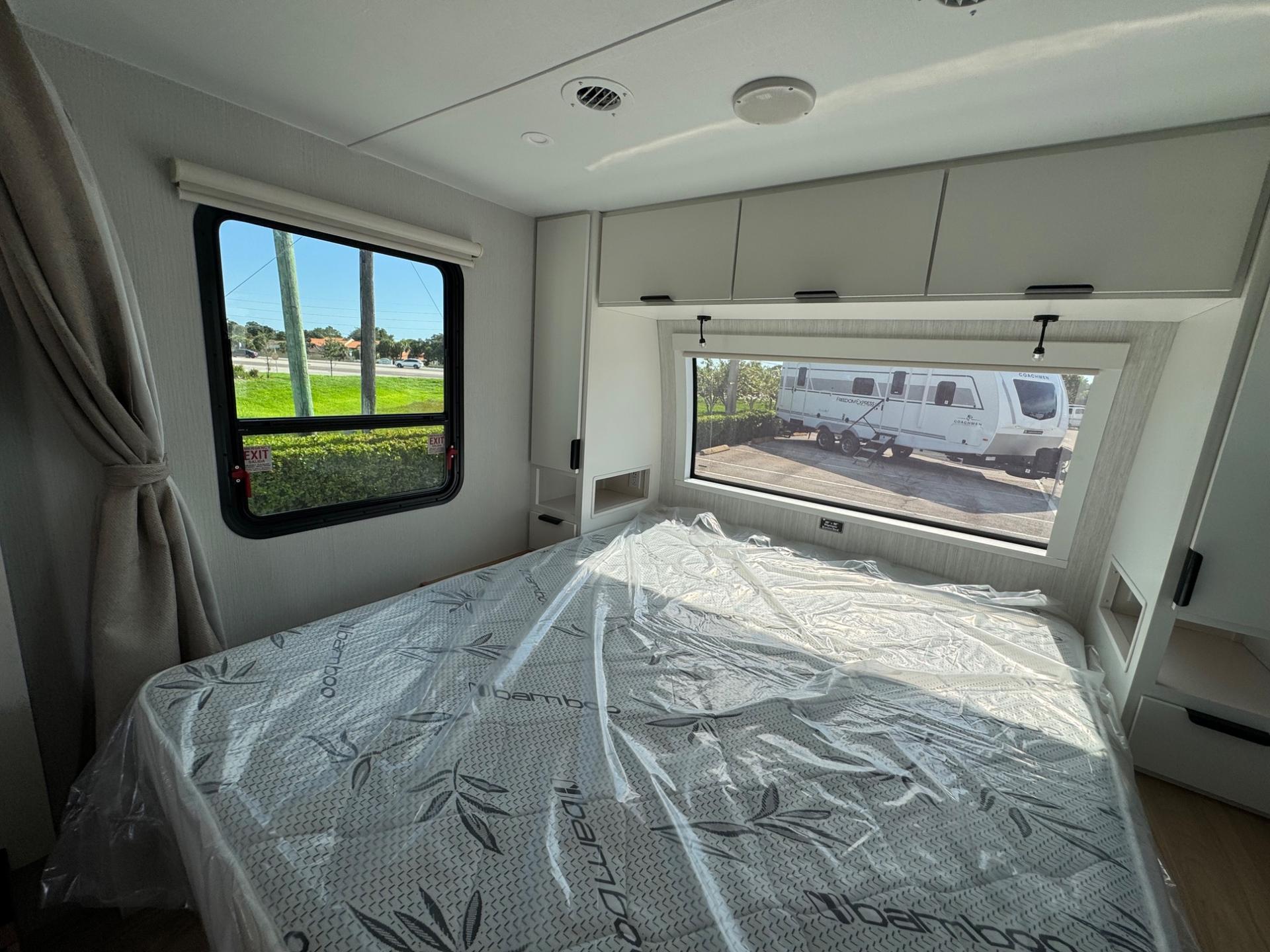 2027 Winnebago 2027 Winnebago Thrive - thumbnail 14