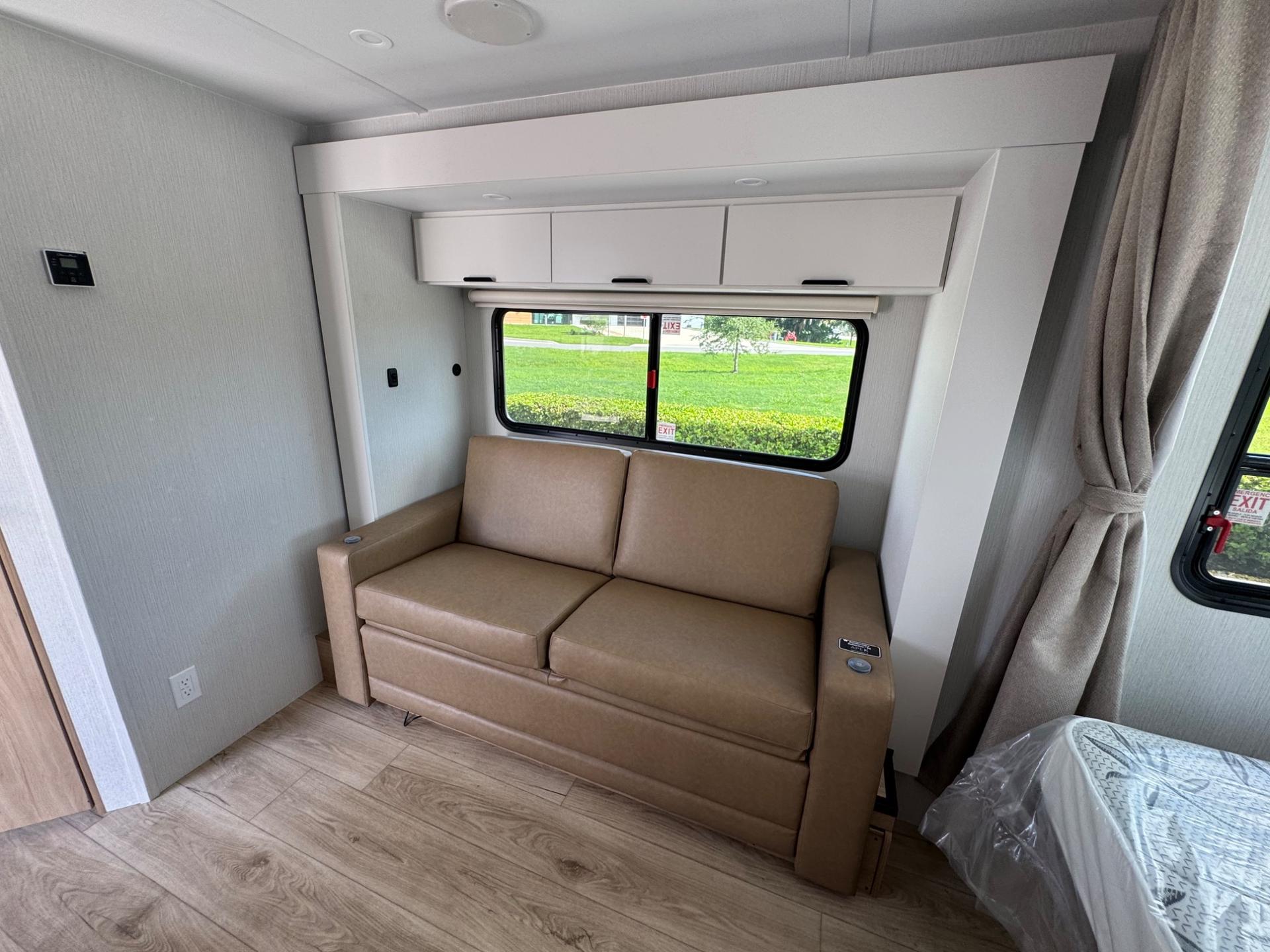 2027 Winnebago 2027 Winnebago Thrive - thumbnail 15