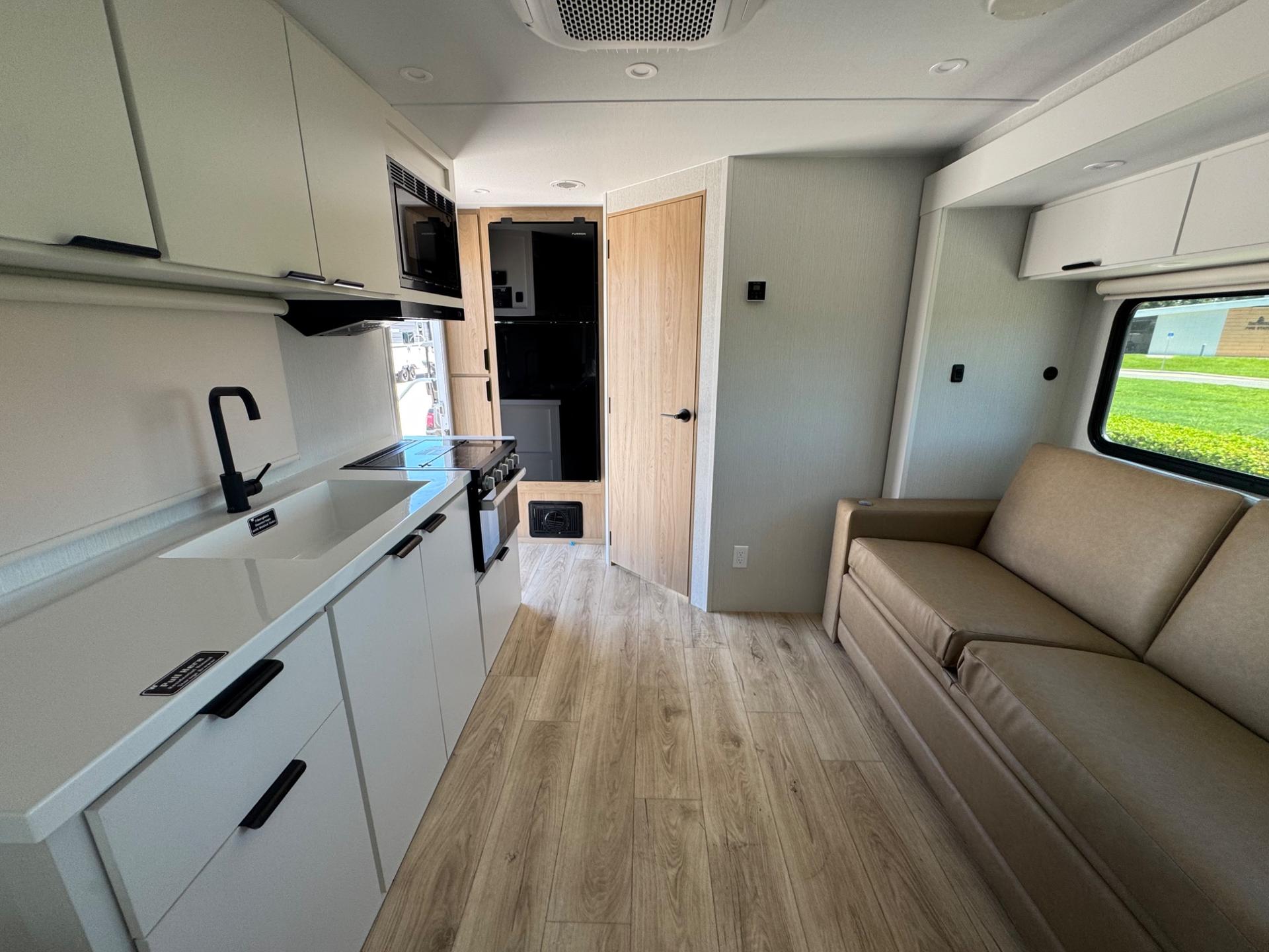 2027 Winnebago 2027 Winnebago Thrive - thumbnail 6