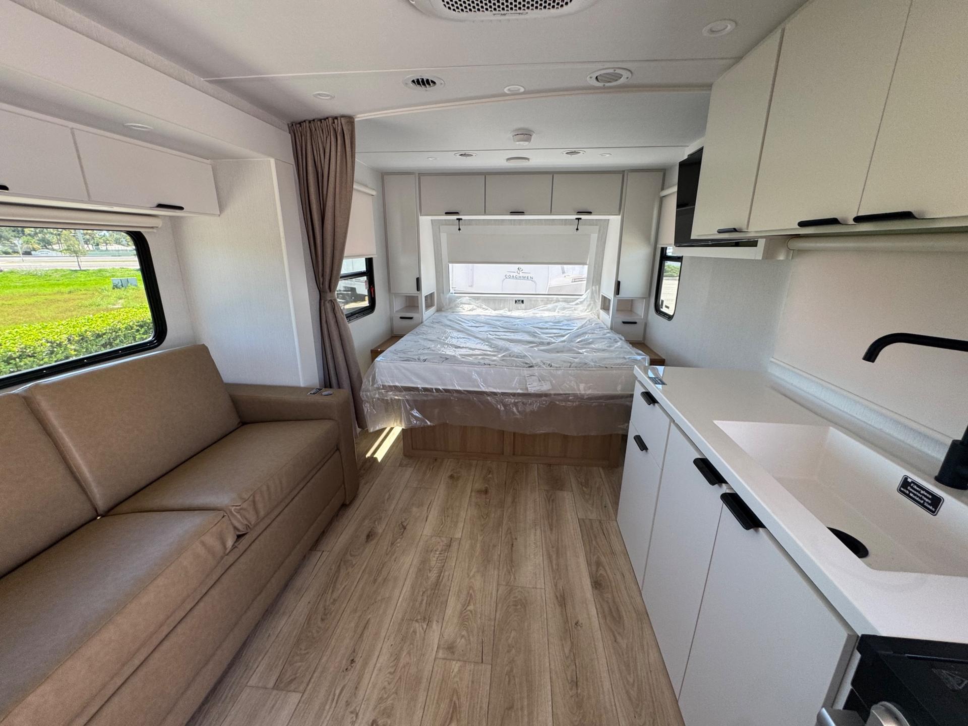 2027 Winnebago 2027 Winnebago Thrive - thumbnail 7