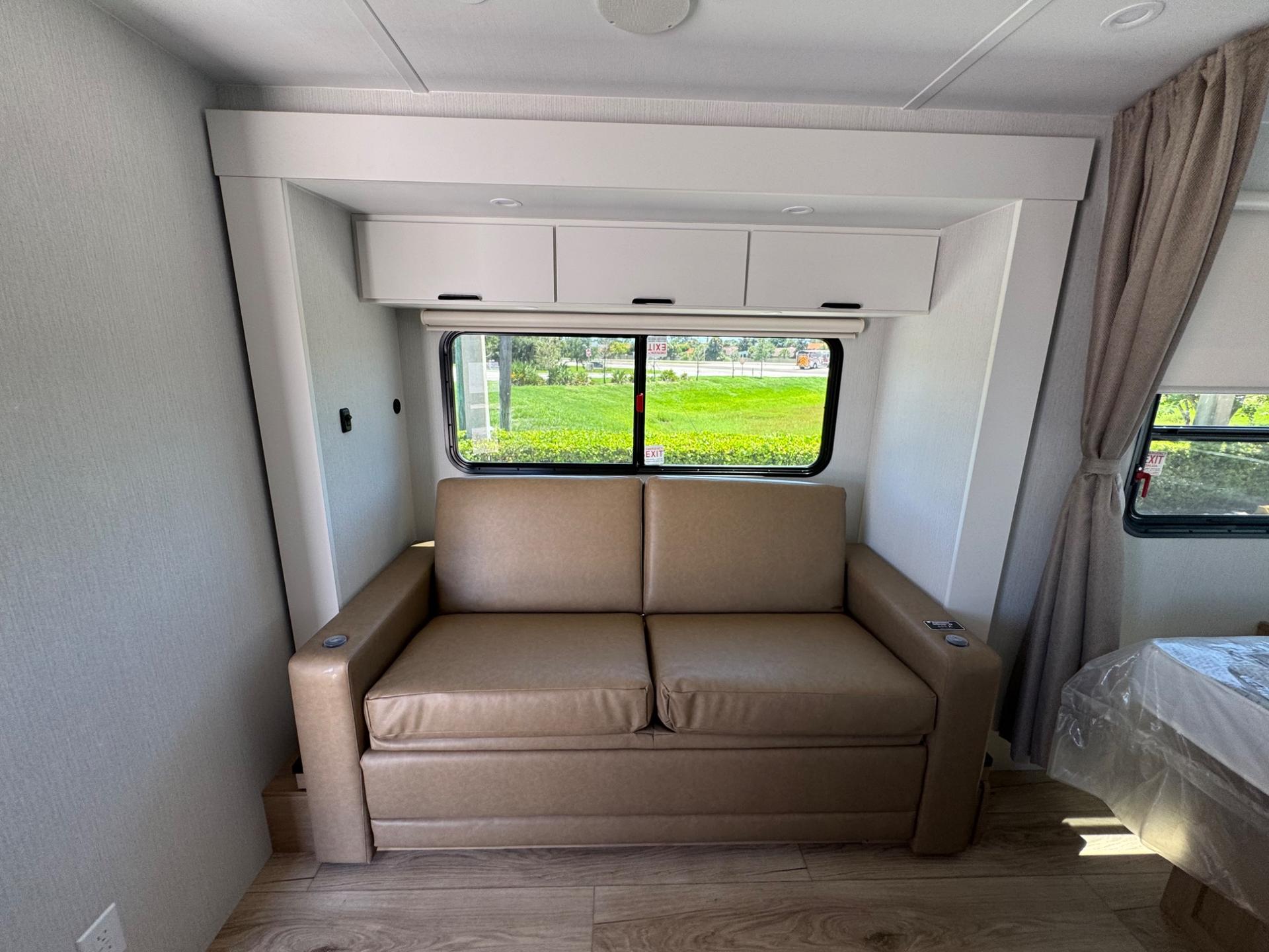 2027 Winnebago 2027 Winnebago Thrive - thumbnail 14