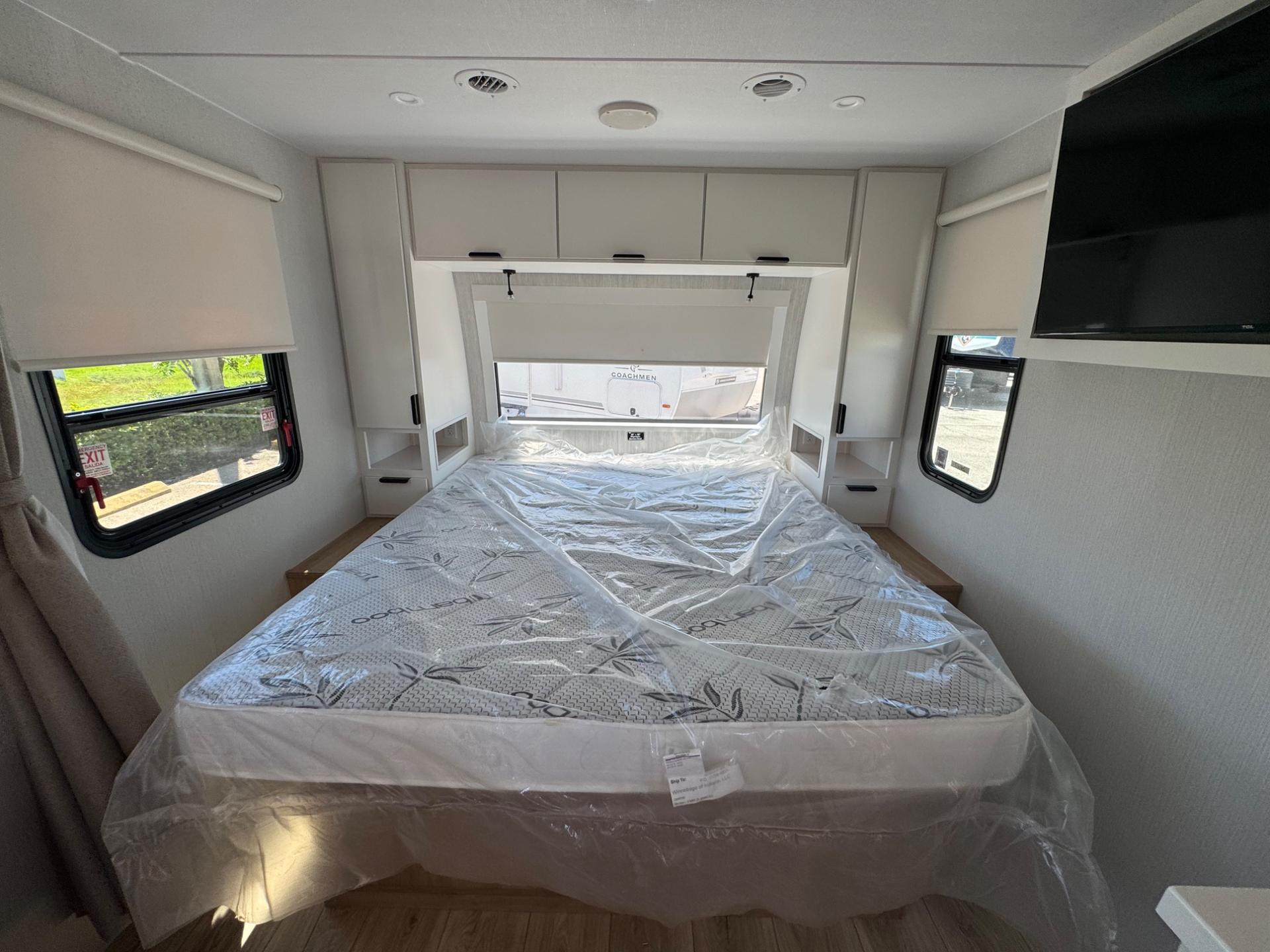 2027 Winnebago 2027 Winnebago Thrive - thumbnail 15