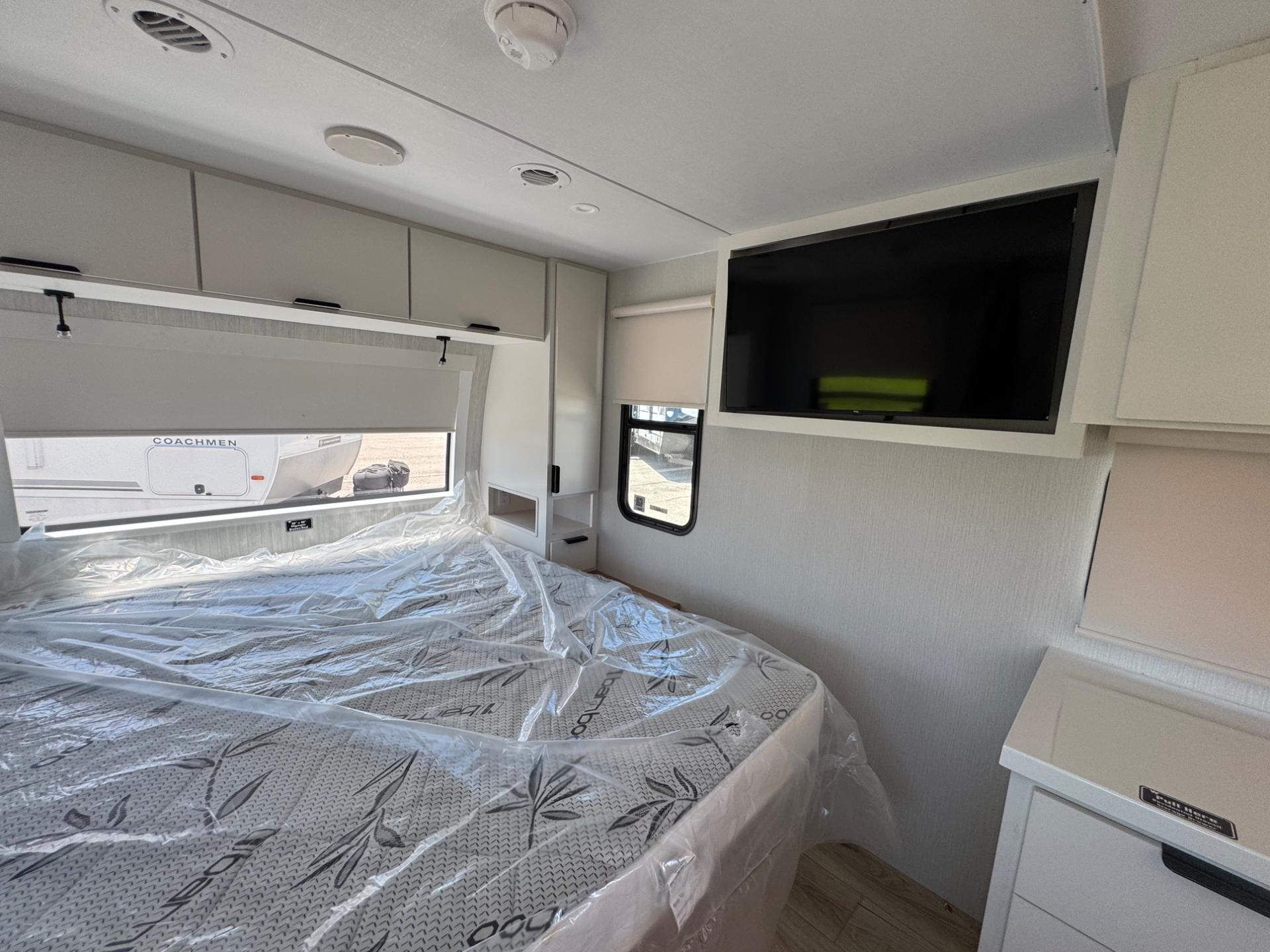 2027 Winnebago 2027 Winnebago Thrive - thumbnail 16