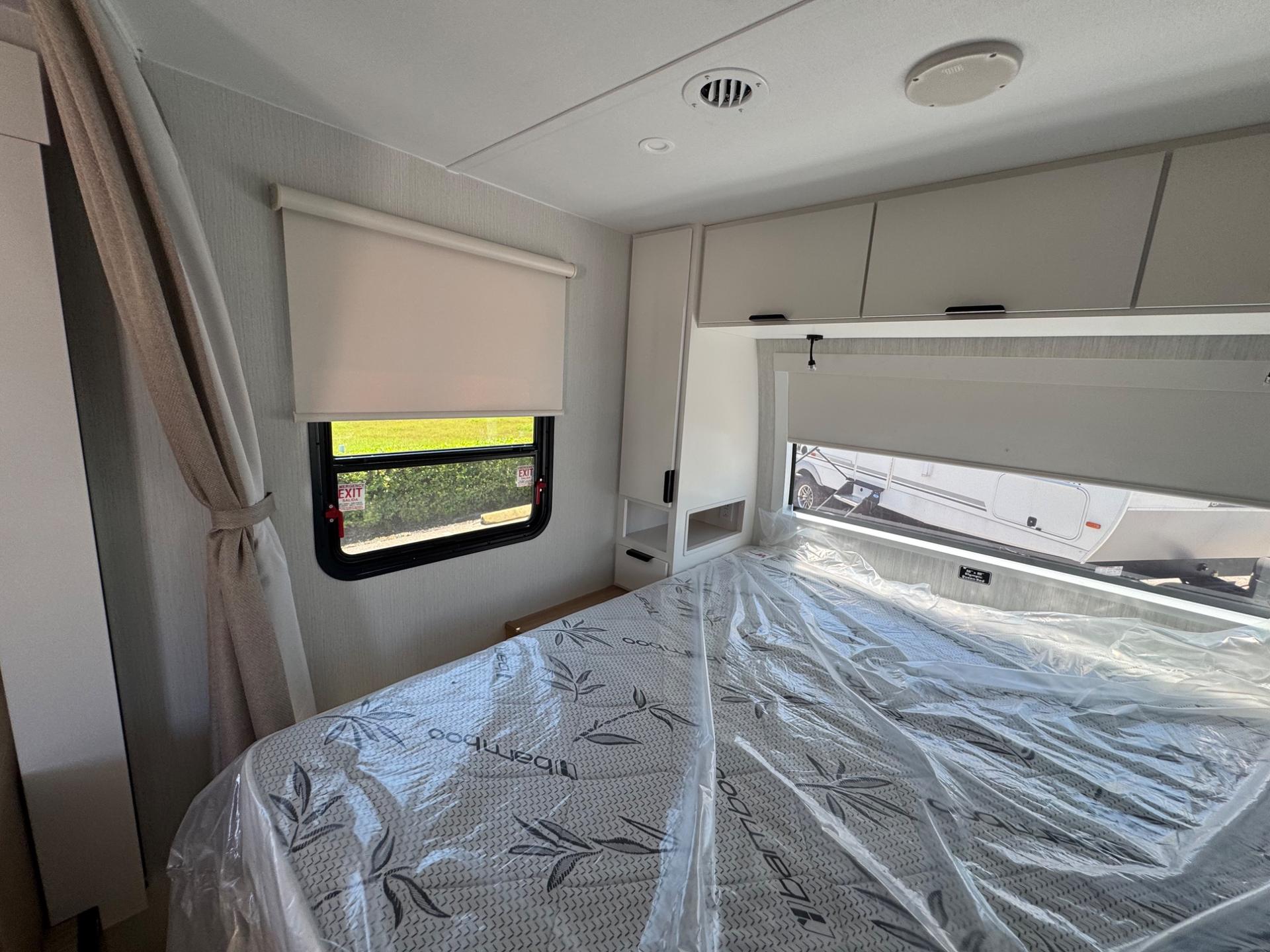 2027 Winnebago 2027 Winnebago Thrive - thumbnail 17