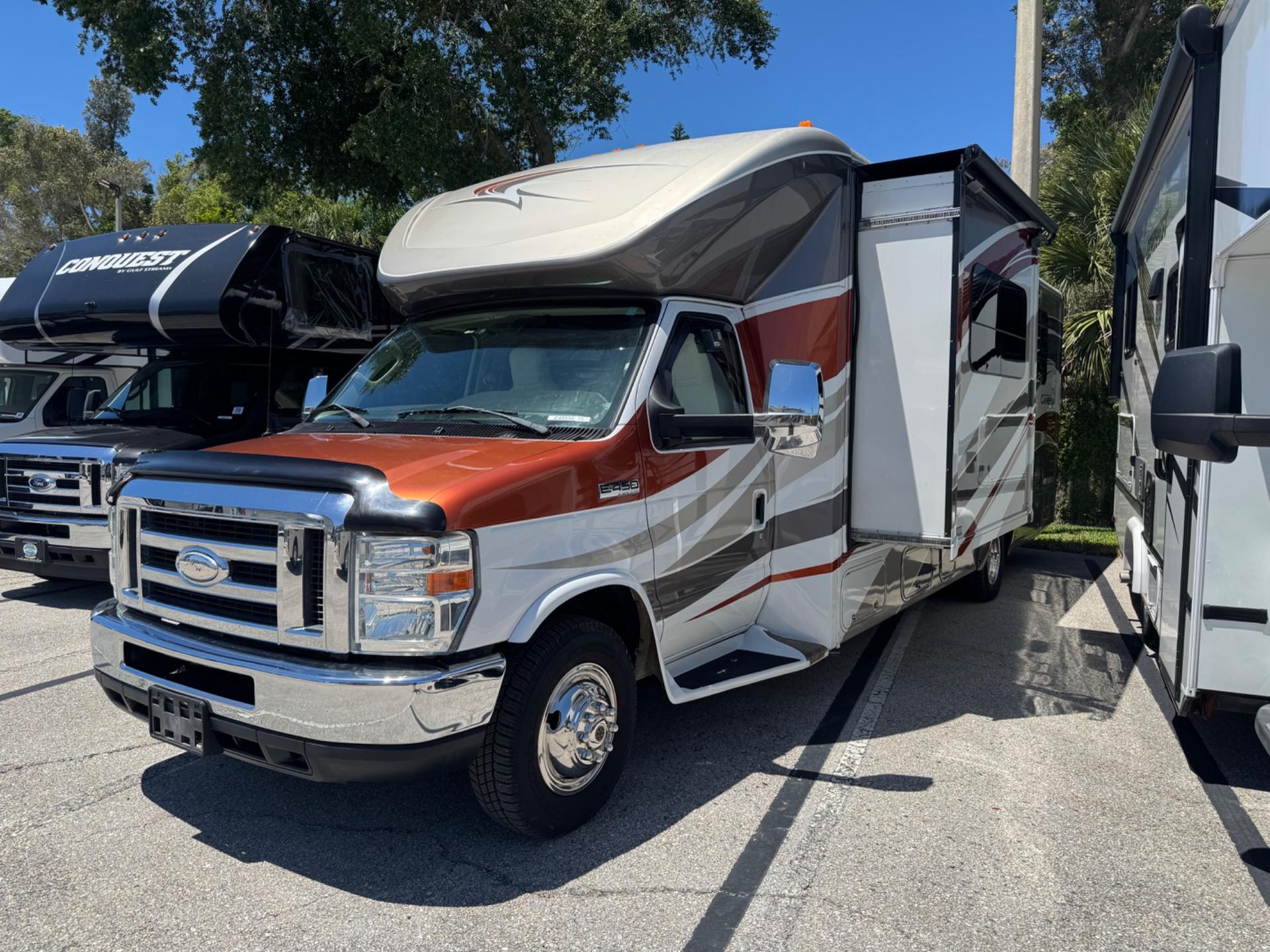 2015 Winnebago 2015 Winnebago Cambria - thumbnail 2