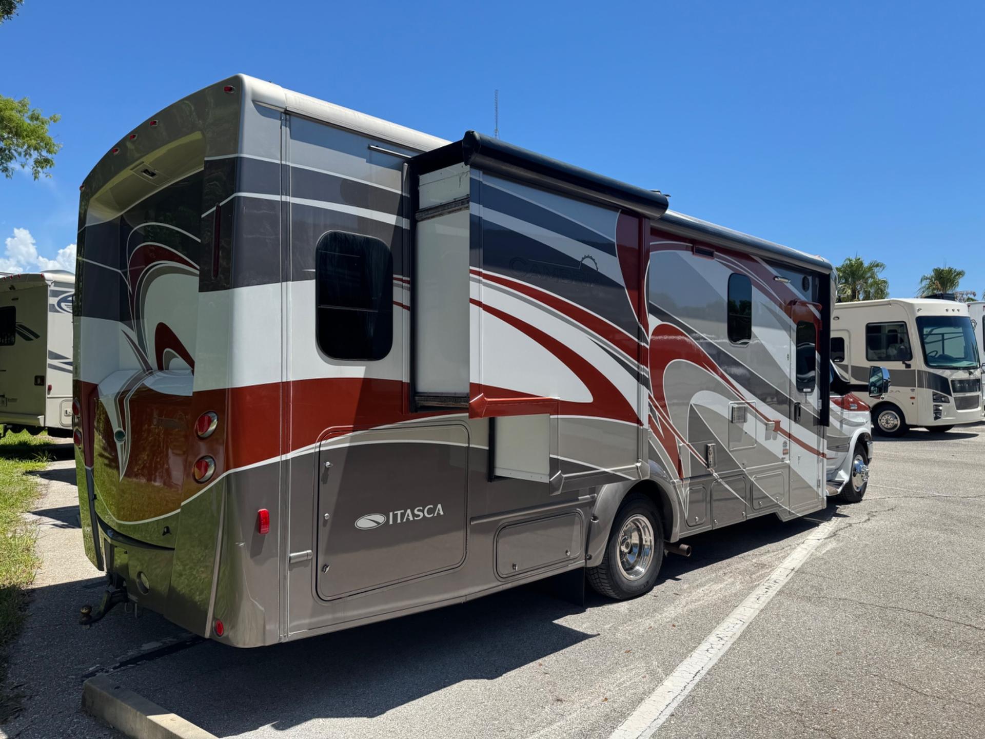 2015 Winnebago 2015 Winnebago Cambria - thumbnail 4