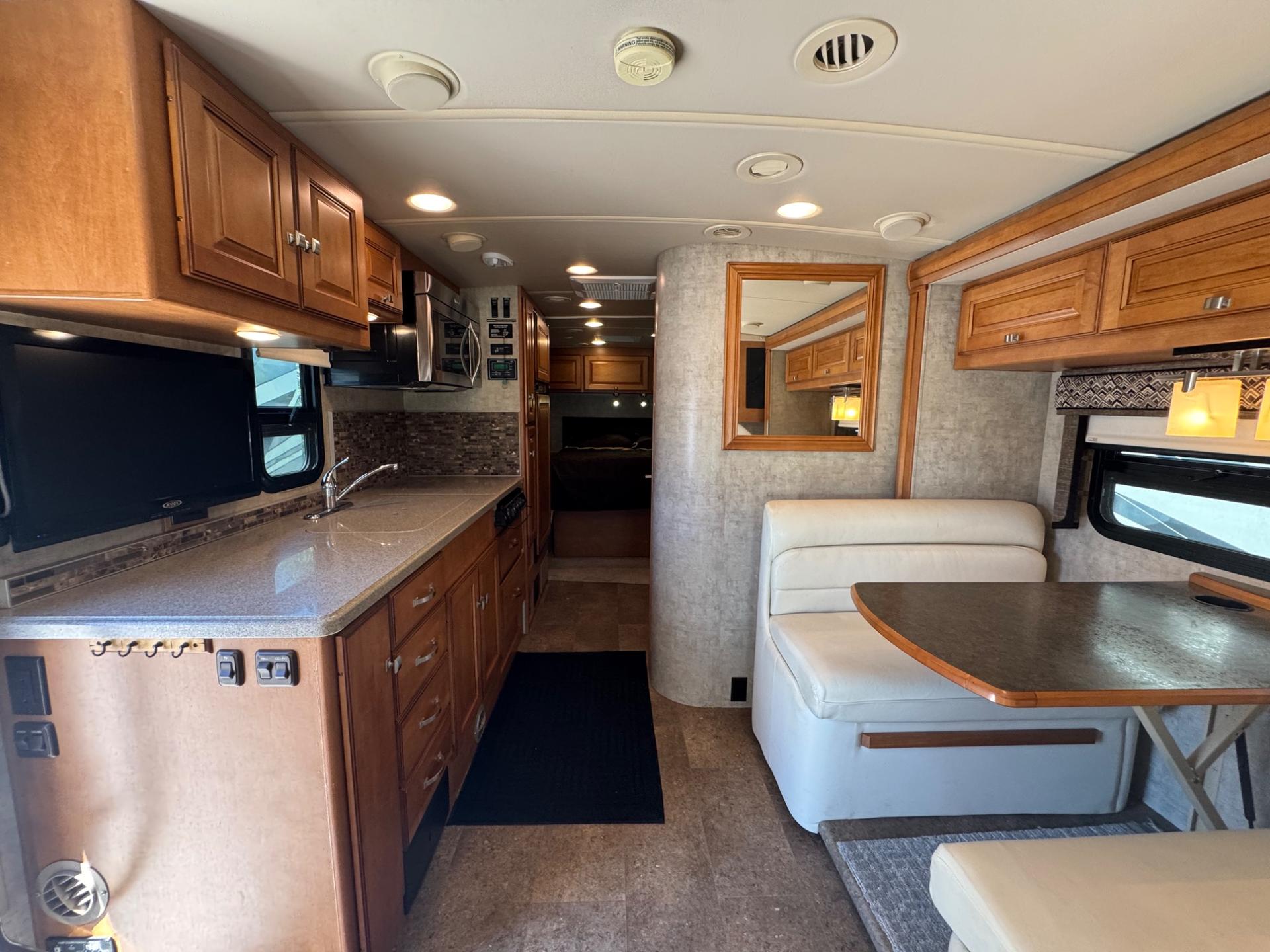 2015 Winnebago 2015 Winnebago Cambria - thumbnail 6