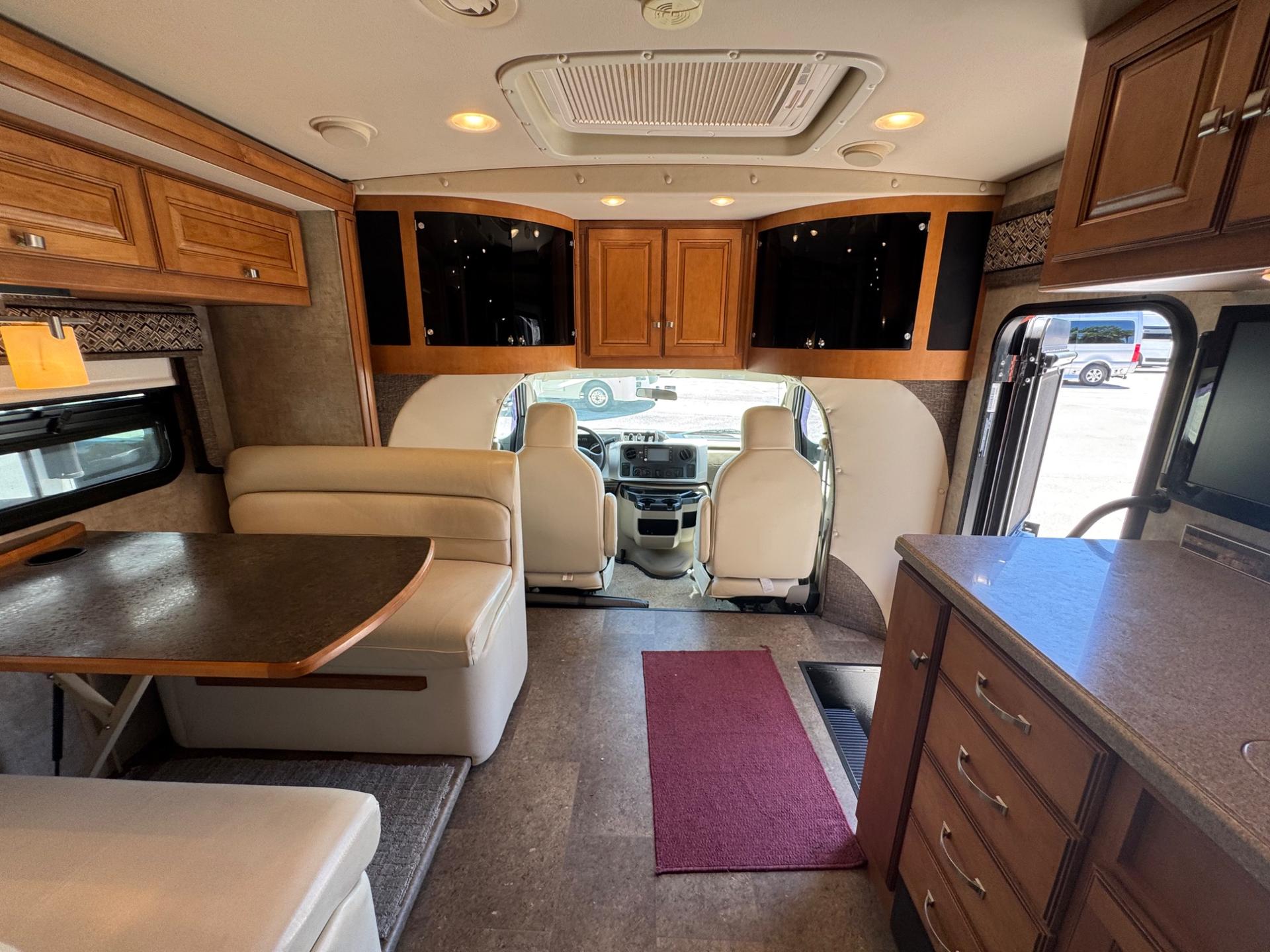 2015 Winnebago 2015 Winnebago Cambria - thumbnail 7