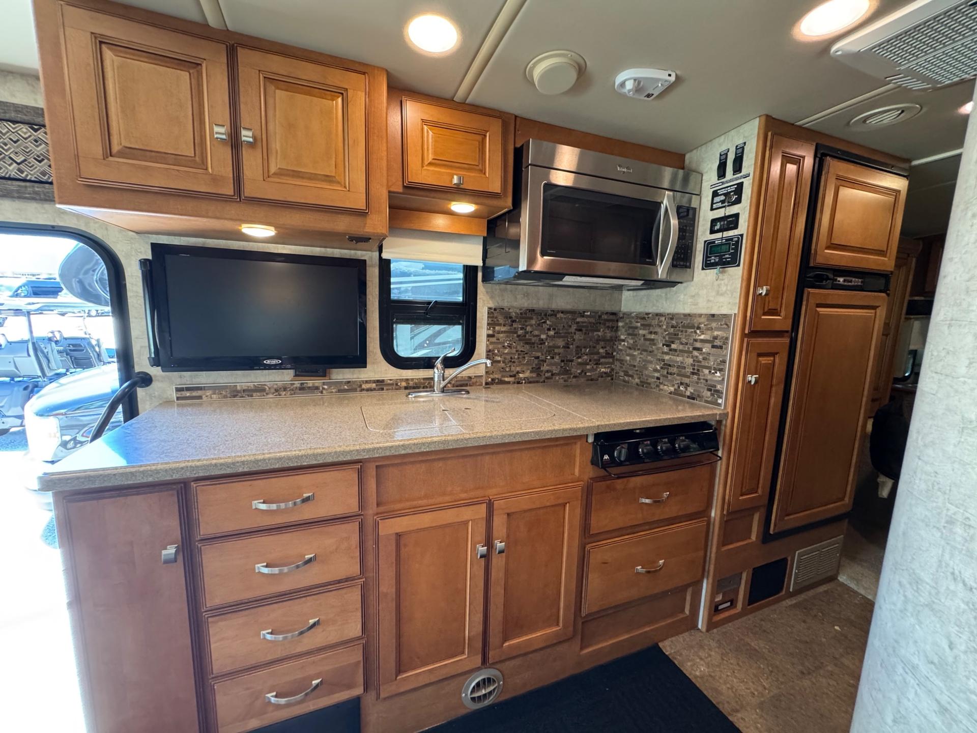 2015 Winnebago 2015 Winnebago Cambria - thumbnail 8