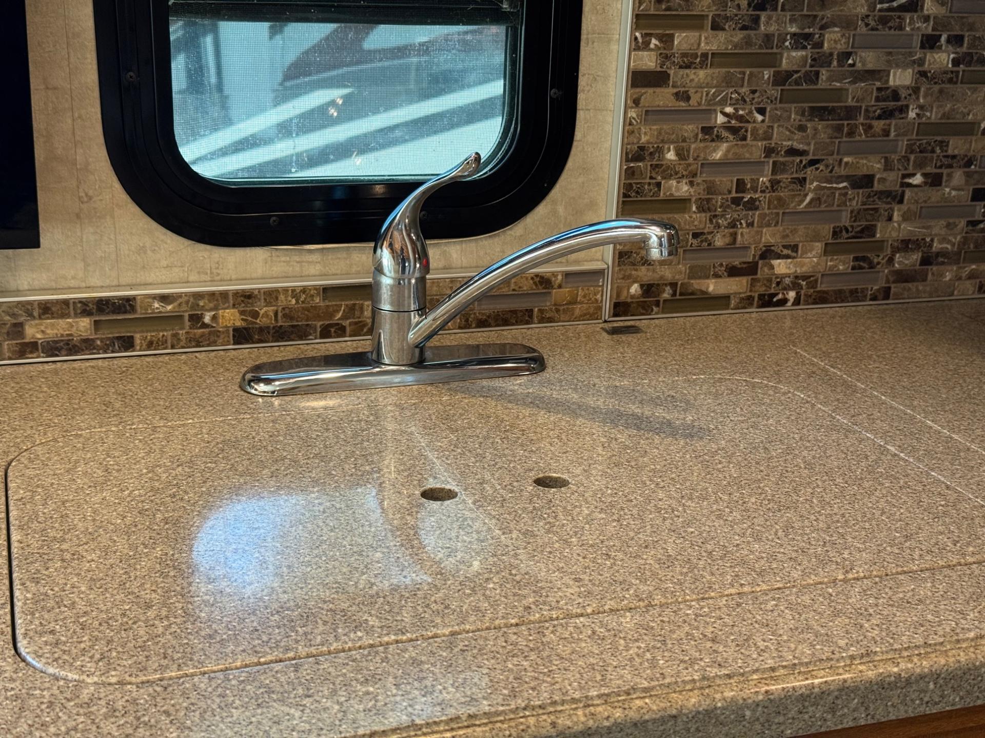 2015 Winnebago 2015 Winnebago Cambria - thumbnail 10