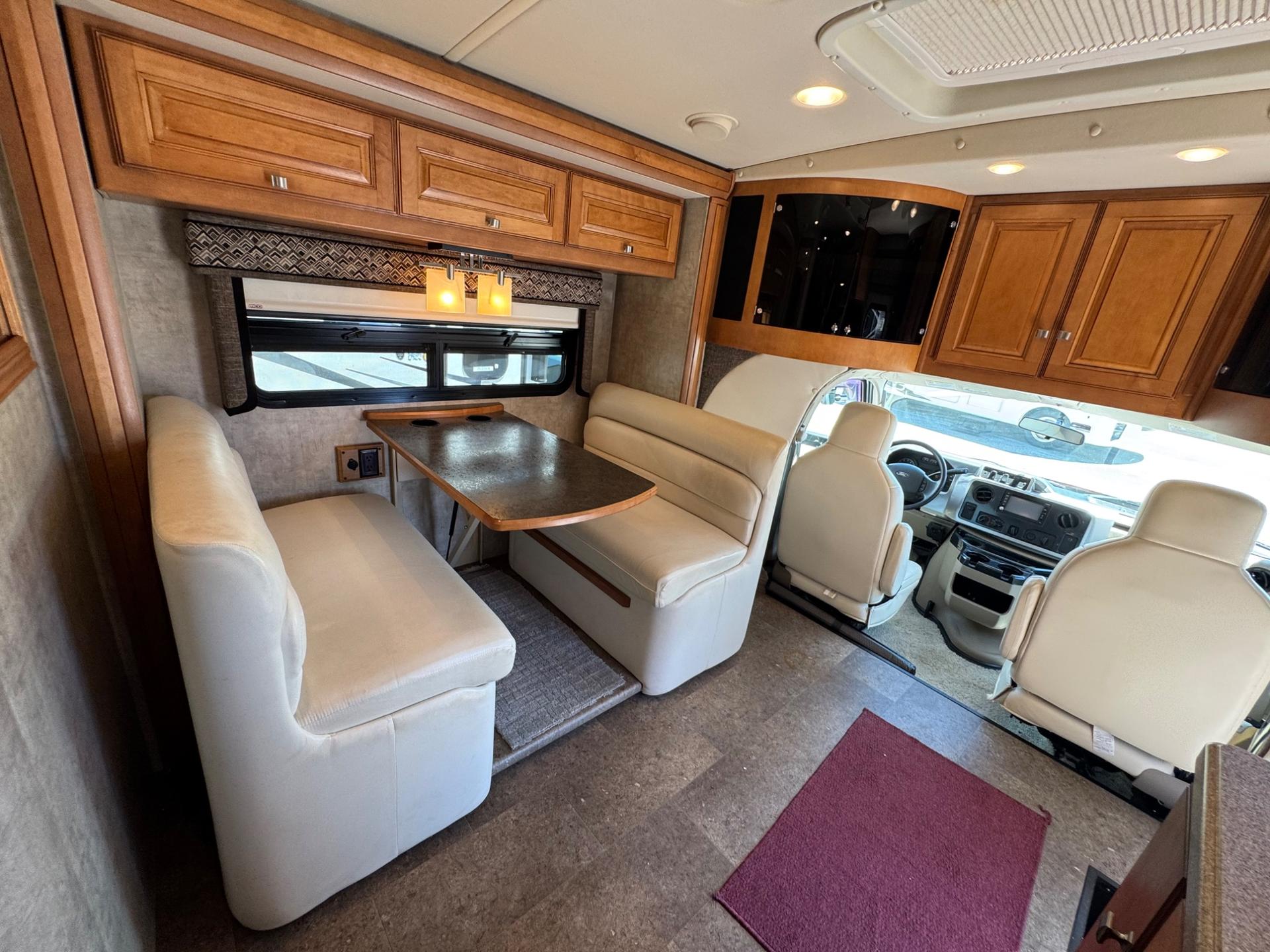 2015 Winnebago 2015 Winnebago Cambria - thumbnail 13