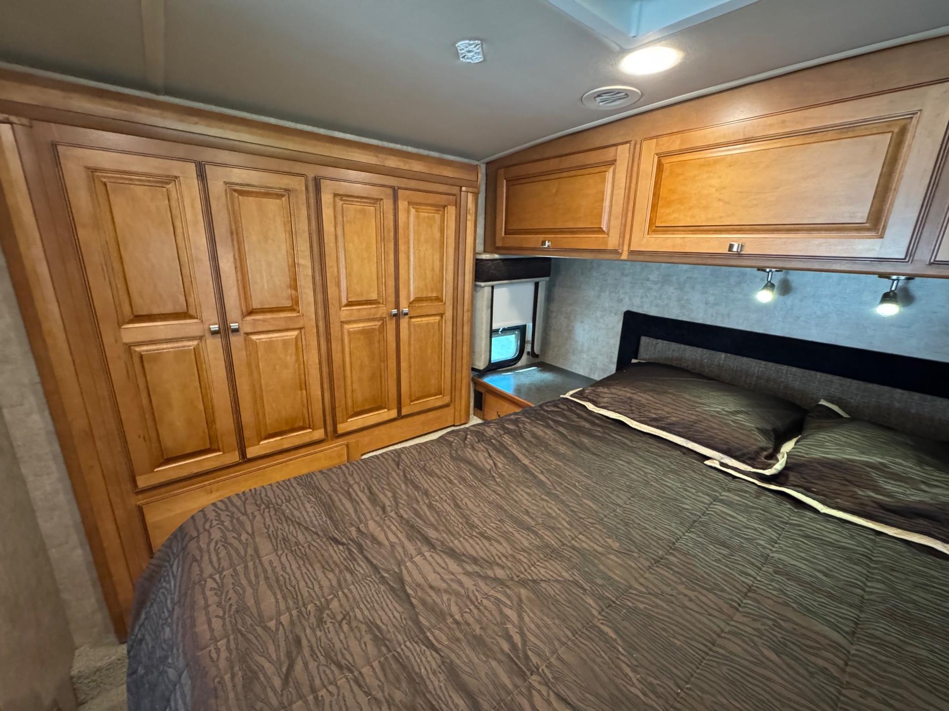 2015 Winnebago 2015 Winnebago Cambria - thumbnail 17