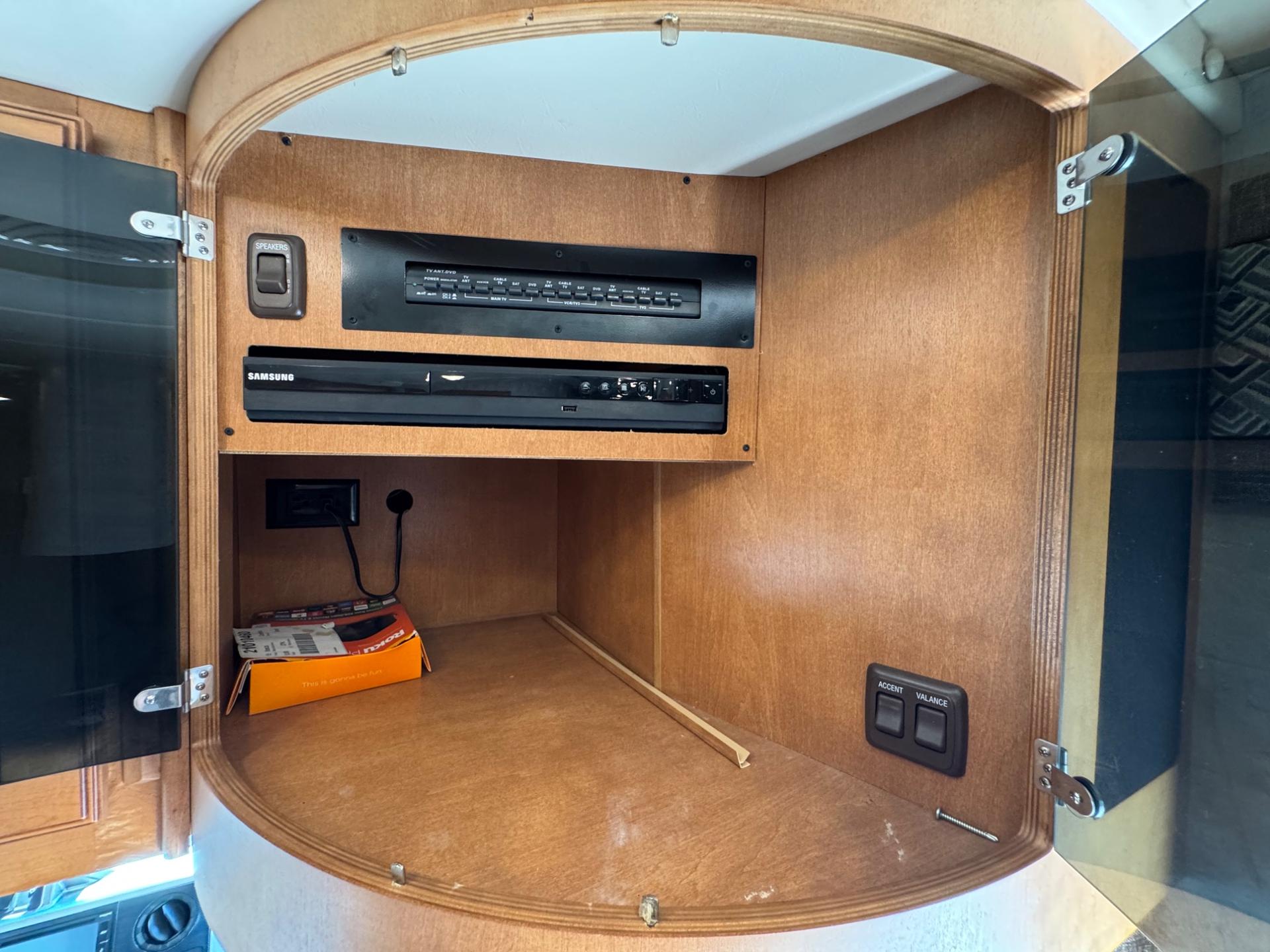 2015 Winnebago 2015 Winnebago Cambria - thumbnail 22
