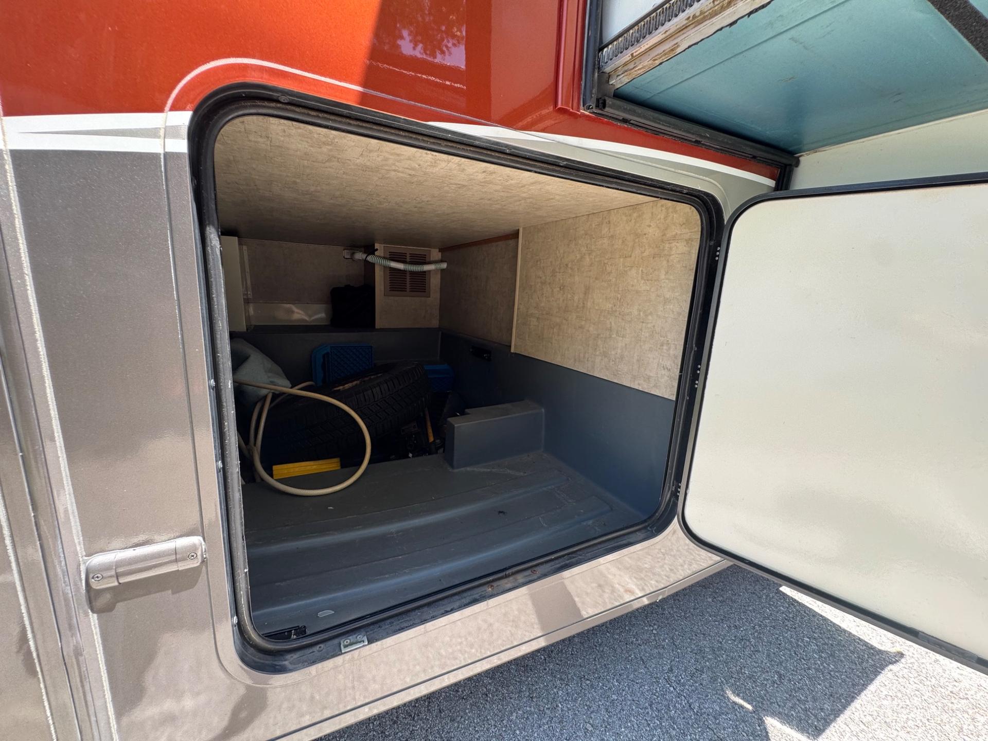 2015 Winnebago 2015 Winnebago Cambria - thumbnail 25