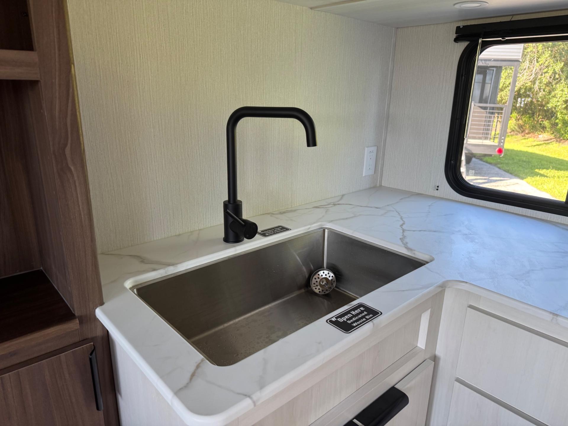 2027 Winnebago 2027 Winnebago Access - thumbnail 8