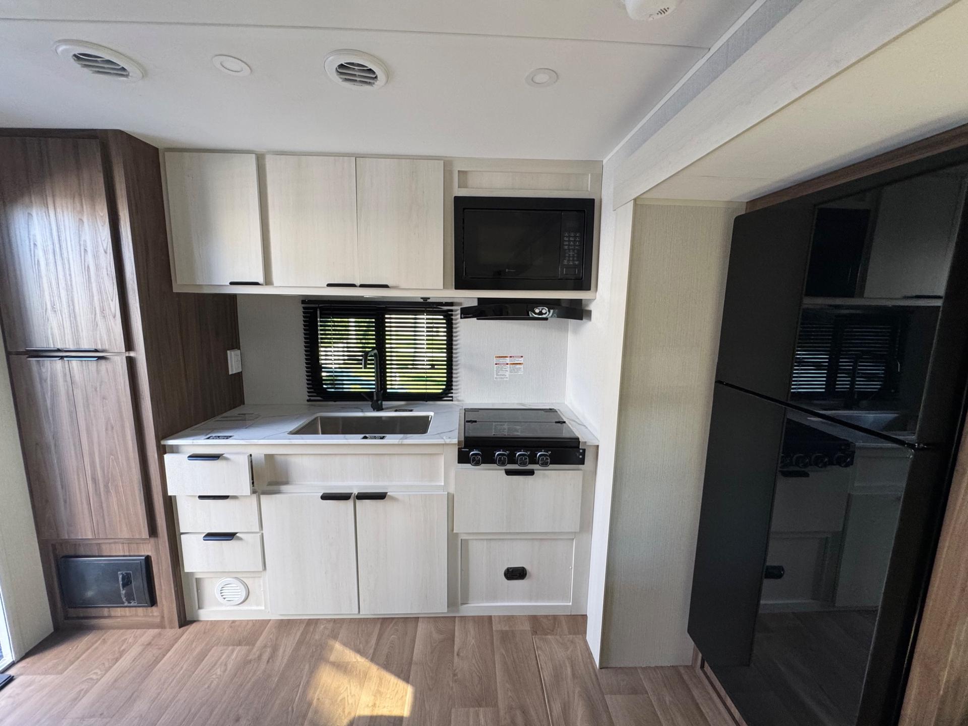 2027 Winnebago 2027 Winnebago Access - thumbnail 7