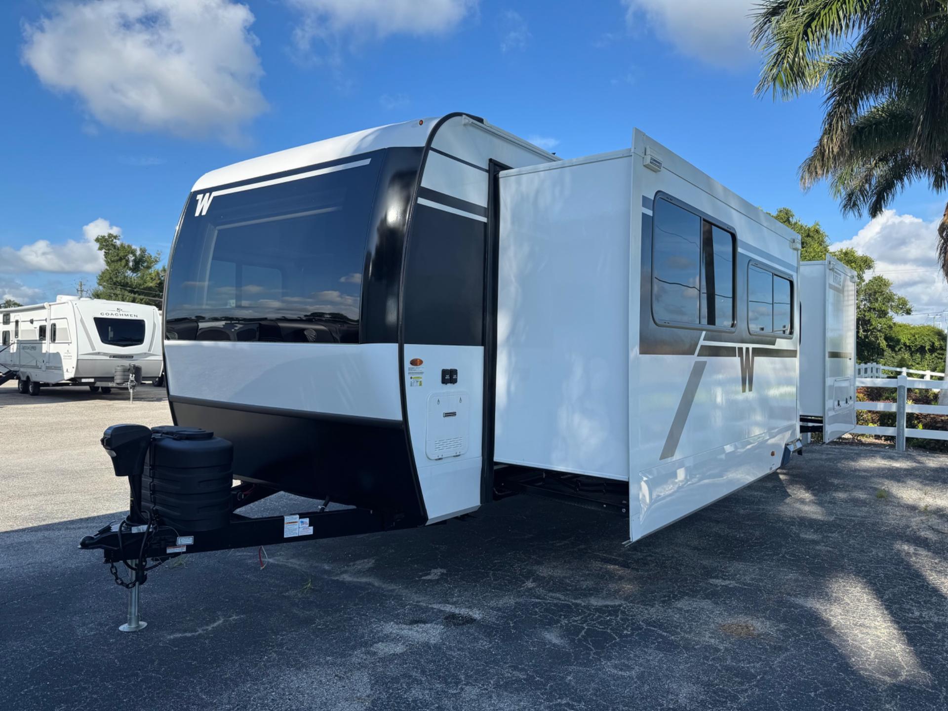 2027 Winnebago 2027 Winnebago Thrive - thumbnail 3