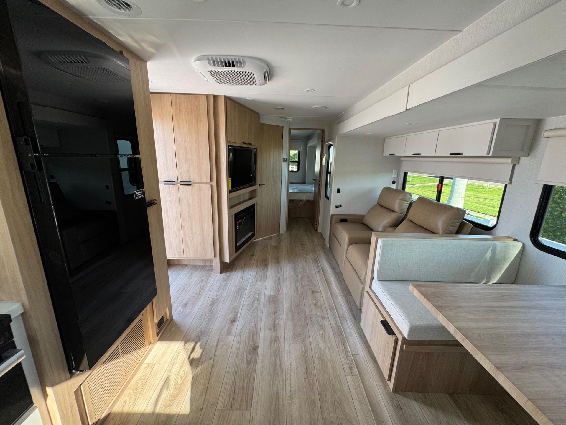 2027 Winnebago 2027 Winnebago Thrive - thumbnail 5