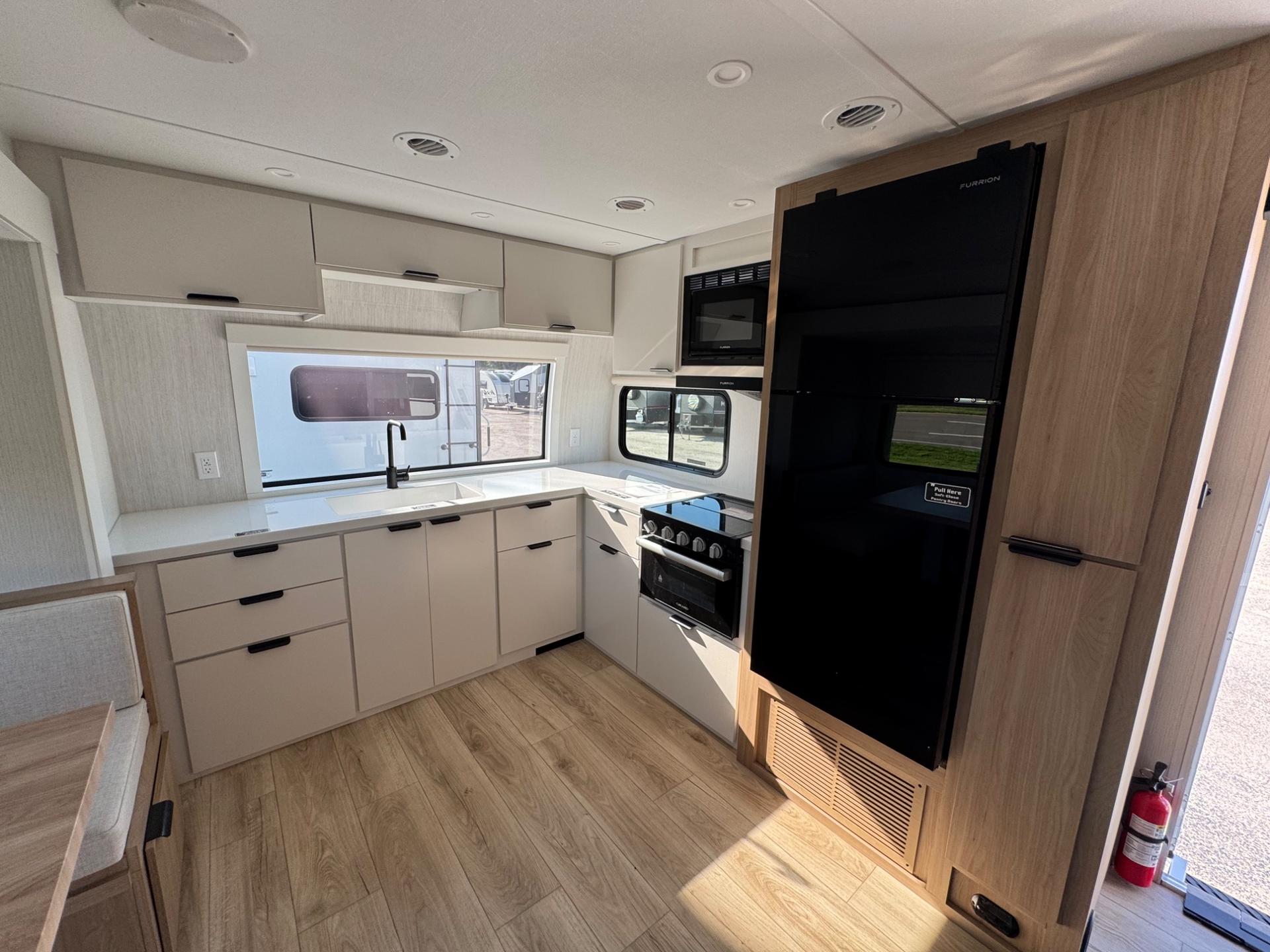 2027 Winnebago 2027 Winnebago Thrive - thumbnail 7