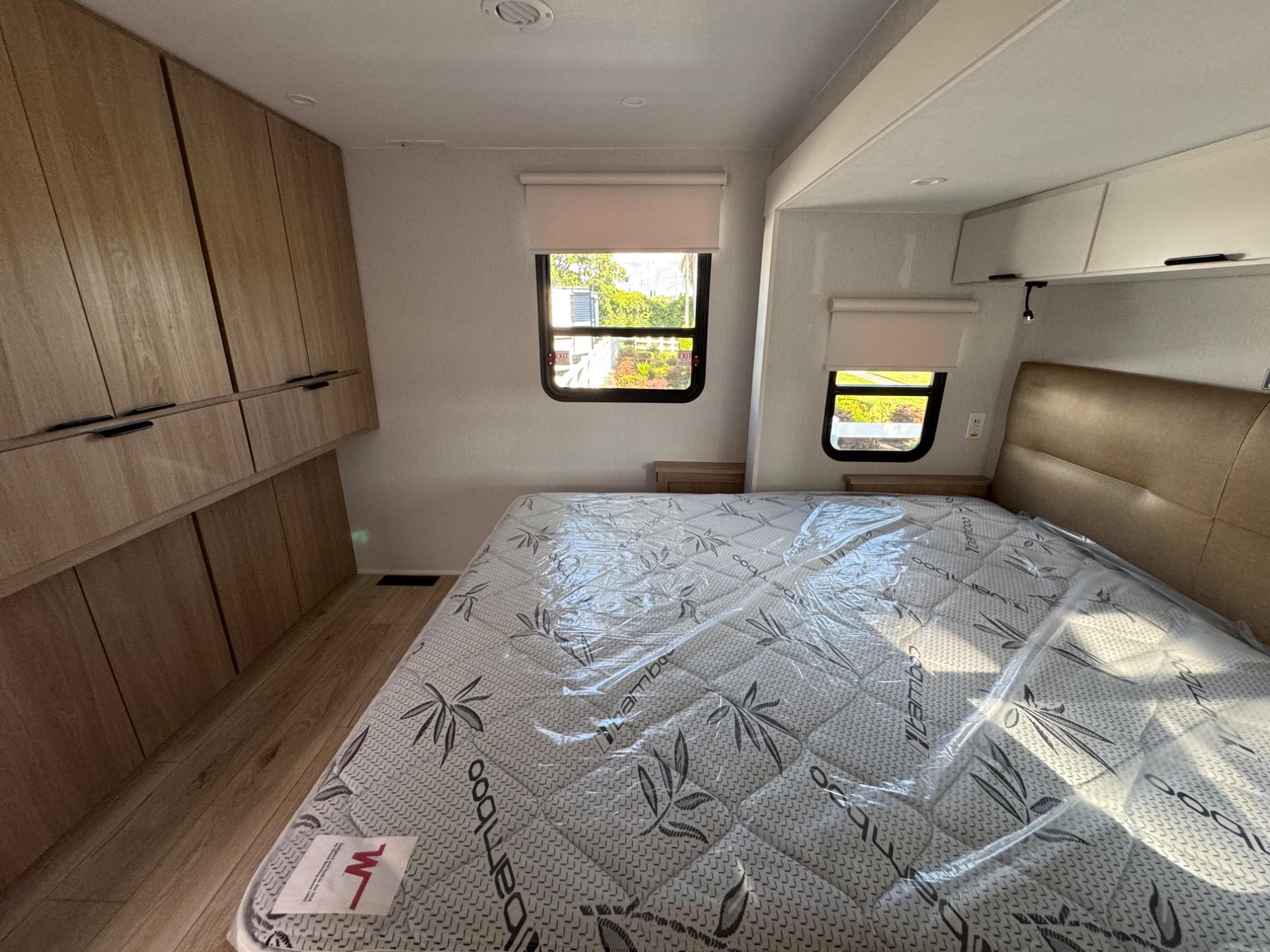 2027 Winnebago 2027 Winnebago Thrive - thumbnail 13