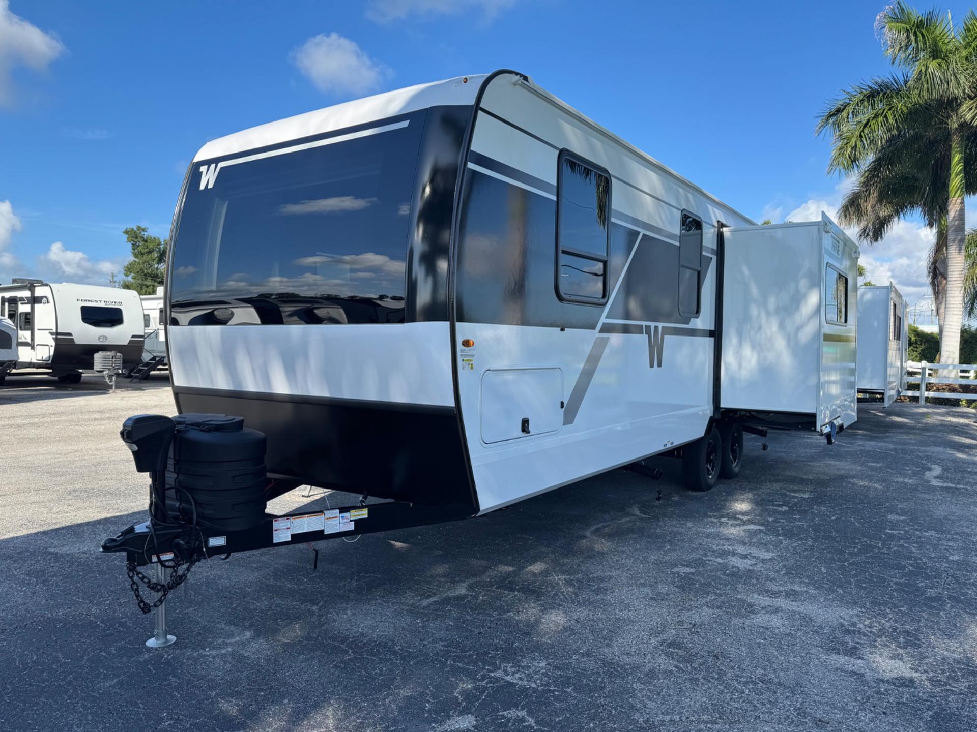 2027 Winnebago 2027 Winnebago Thrive - thumbnail 3