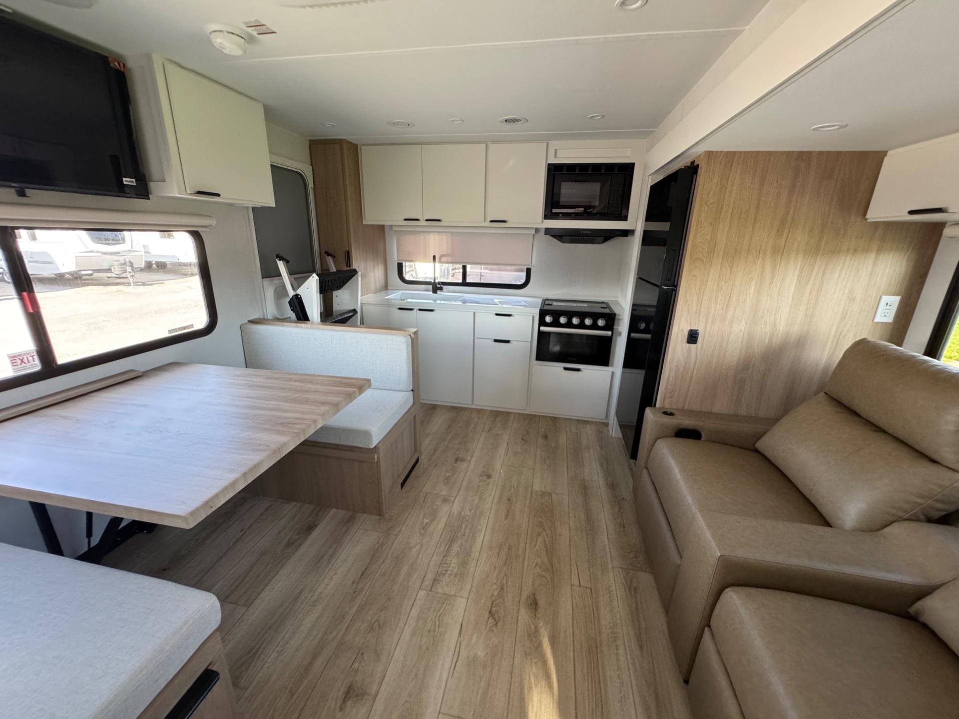 2027 Winnebago 2027 Winnebago Thrive - thumbnail 6