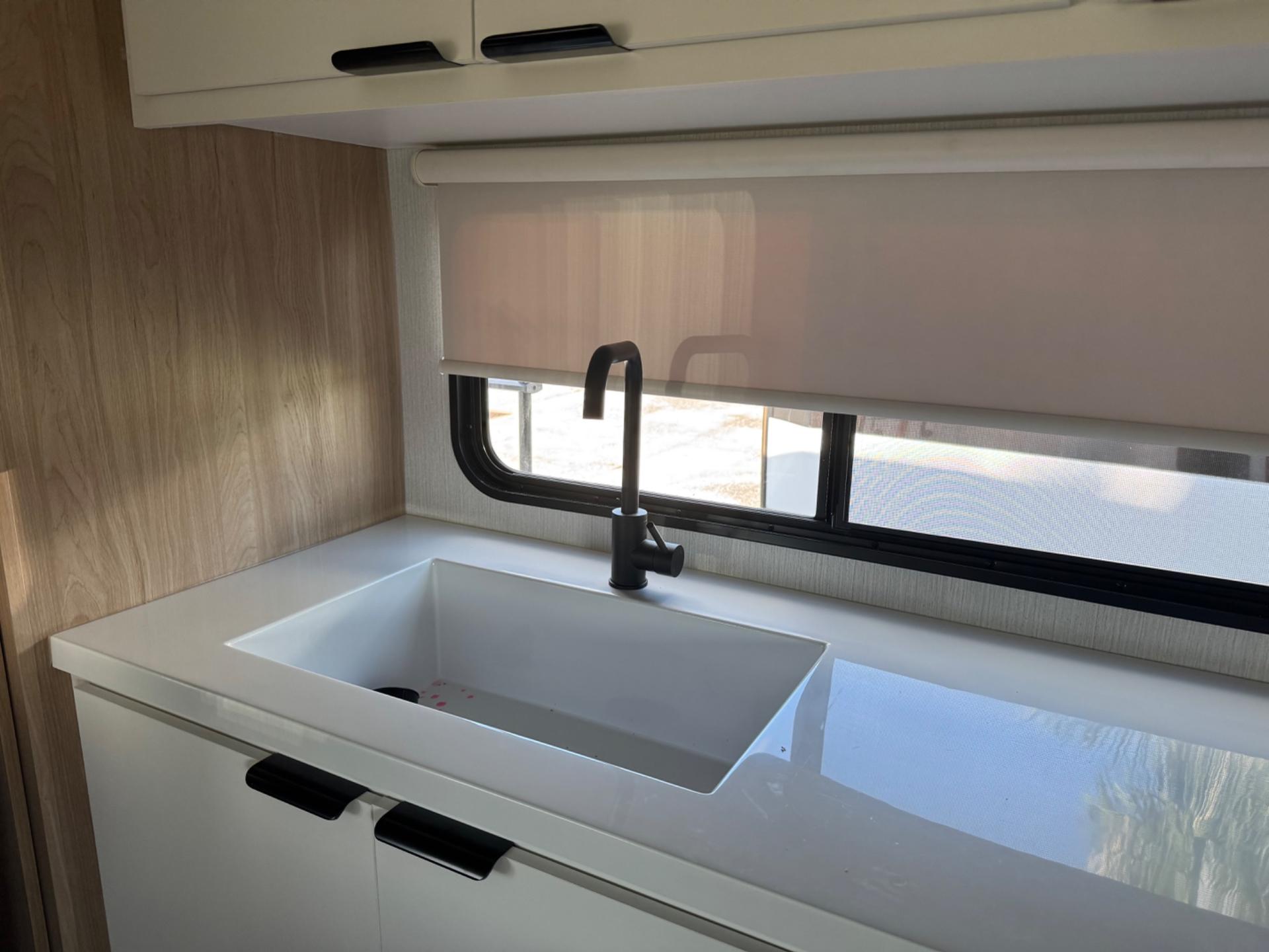 2027 Winnebago 2027 Winnebago Thrive - thumbnail 11