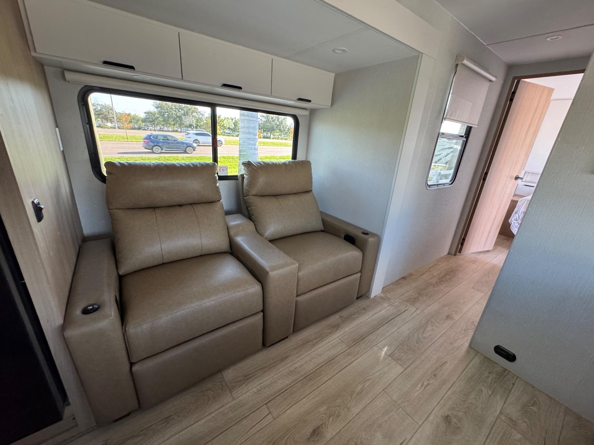 2027 Winnebago 2027 Winnebago Thrive - thumbnail 13