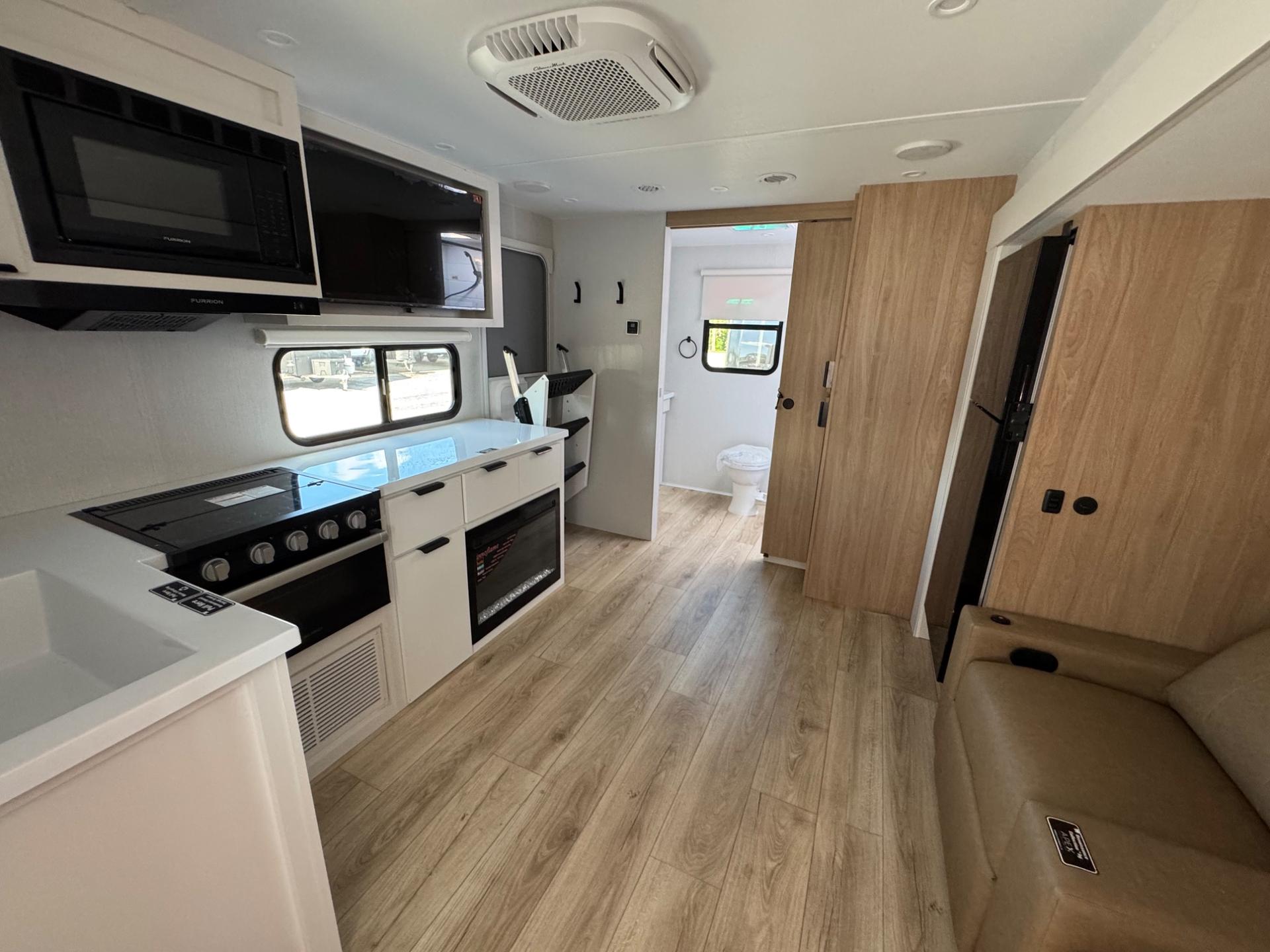 2027 Winnebago 2027 Winnebago Thrive - thumbnail 6