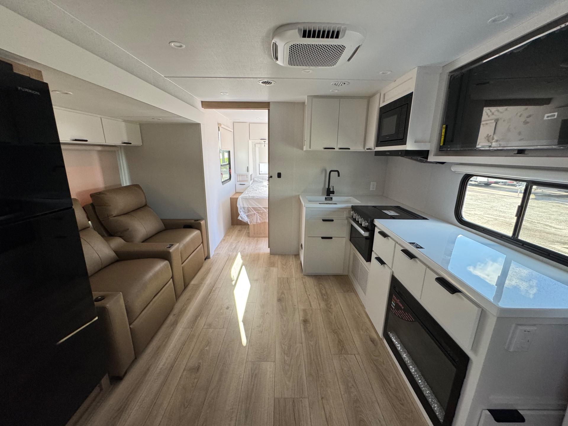 2027 Winnebago 2027 Winnebago Thrive - thumbnail 7