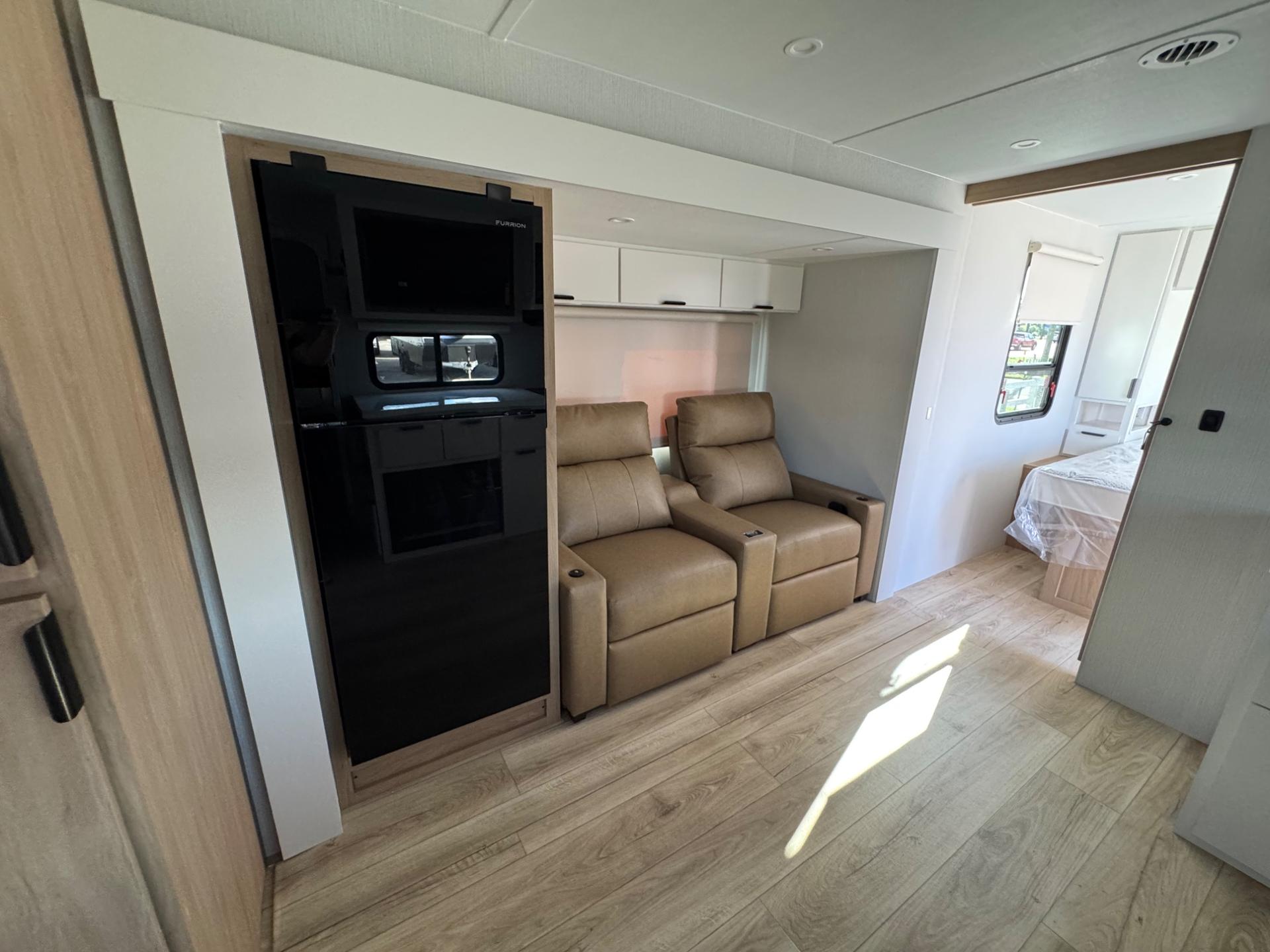2027 Winnebago 2027 Winnebago Thrive - thumbnail 13