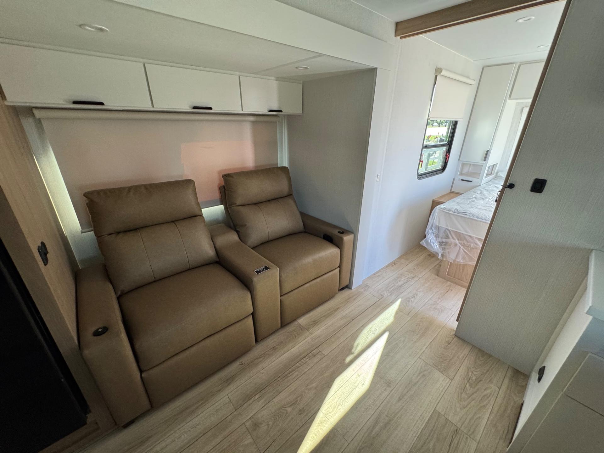 2027 Winnebago 2027 Winnebago Thrive - thumbnail 15