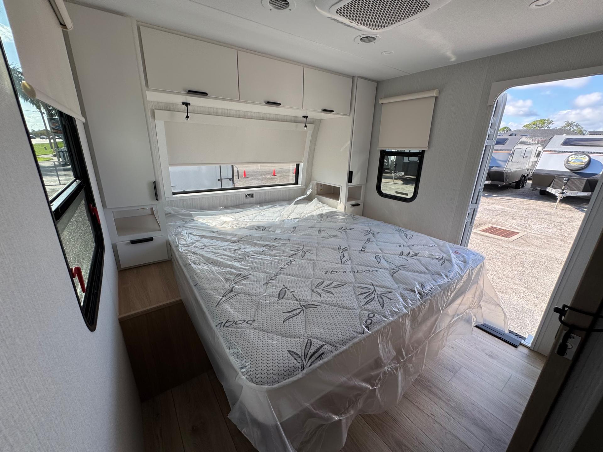 2027 Winnebago 2027 Winnebago Thrive - thumbnail 16