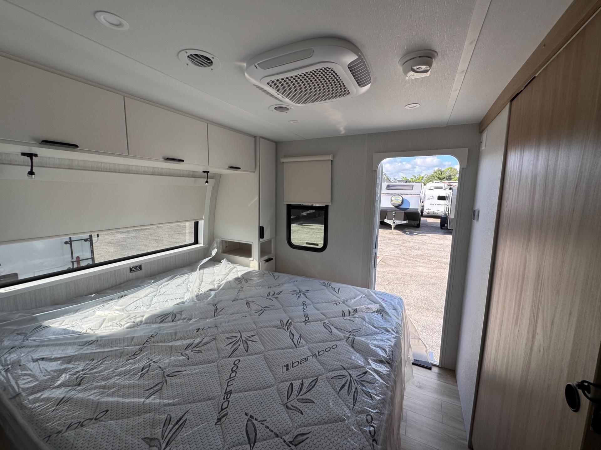 2027 Winnebago 2027 Winnebago Thrive - thumbnail 17