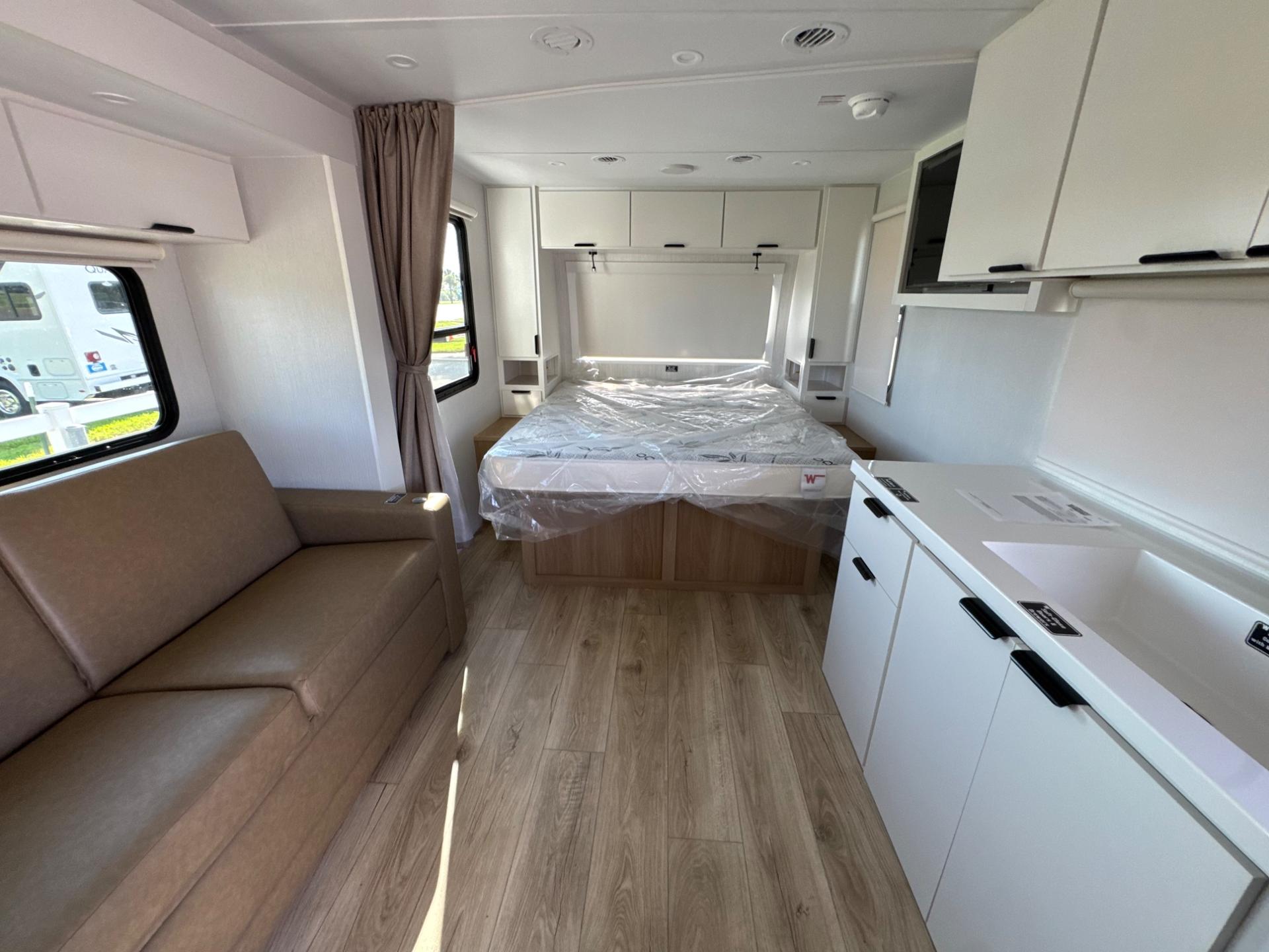 2027 Winnebago 2027 Winnebago Thrive - thumbnail 7