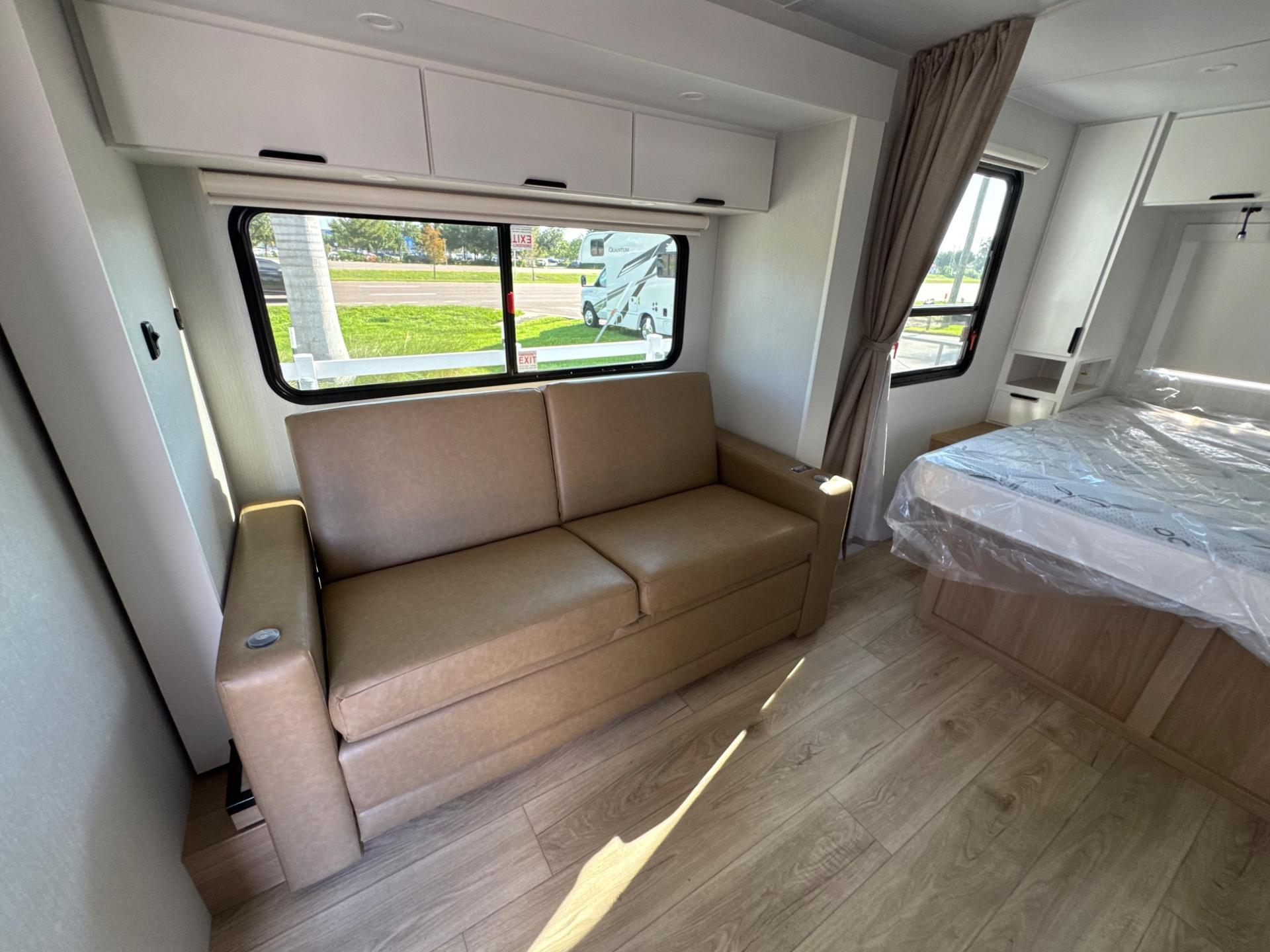 2027 Winnebago 2027 Winnebago Thrive - thumbnail 14