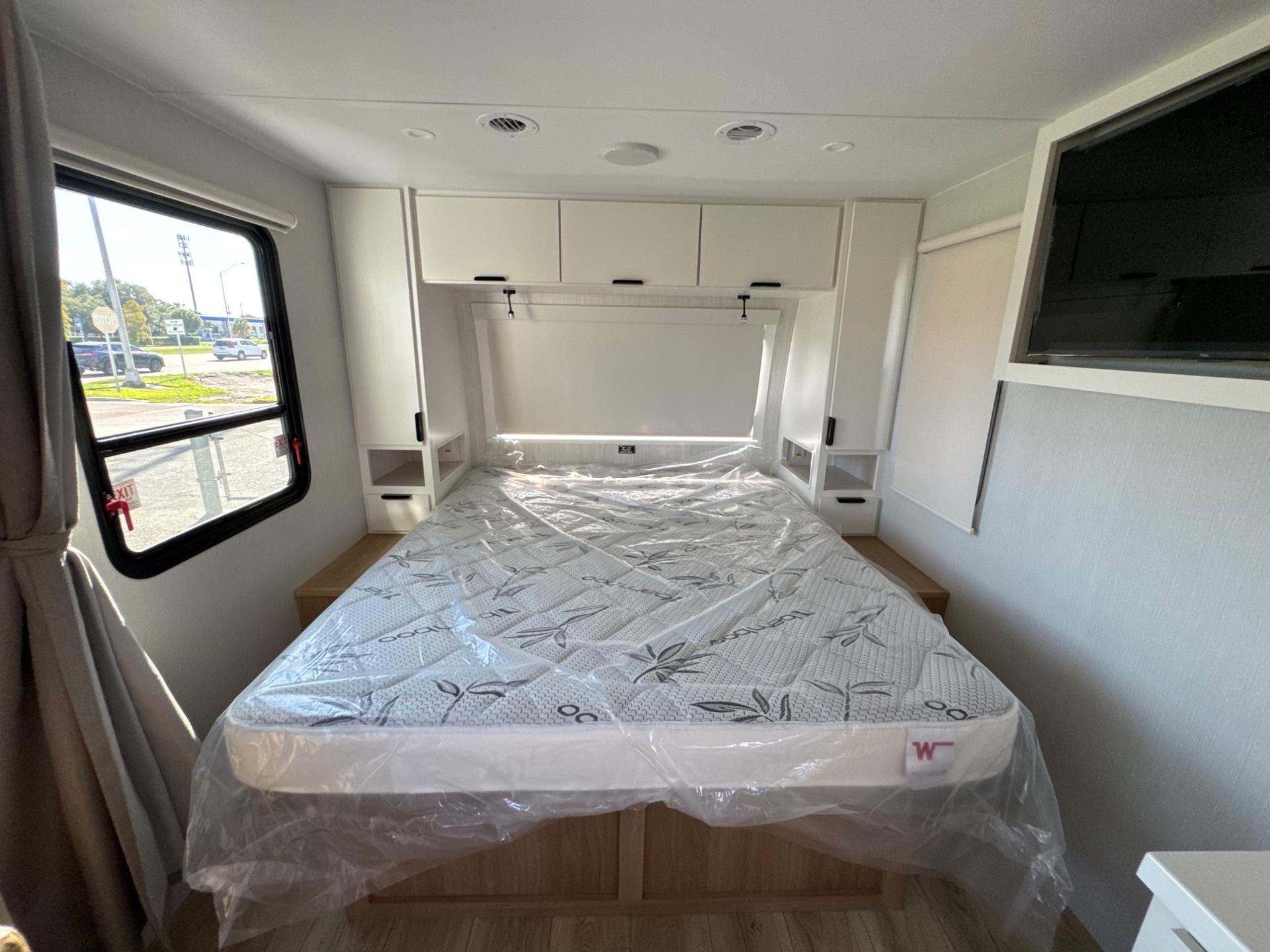 2027 Winnebago 2027 Winnebago Thrive - thumbnail 15