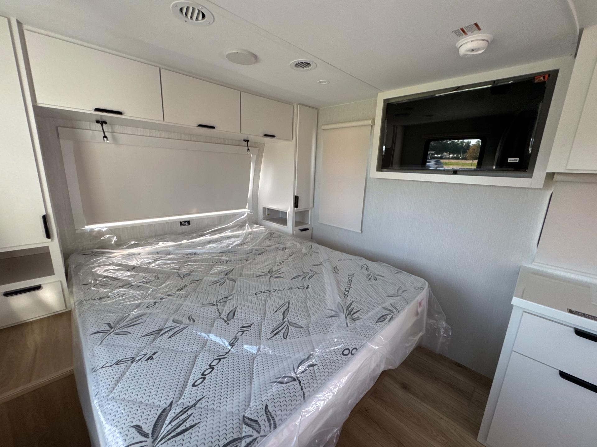 2027 Winnebago 2027 Winnebago Thrive - thumbnail 16
